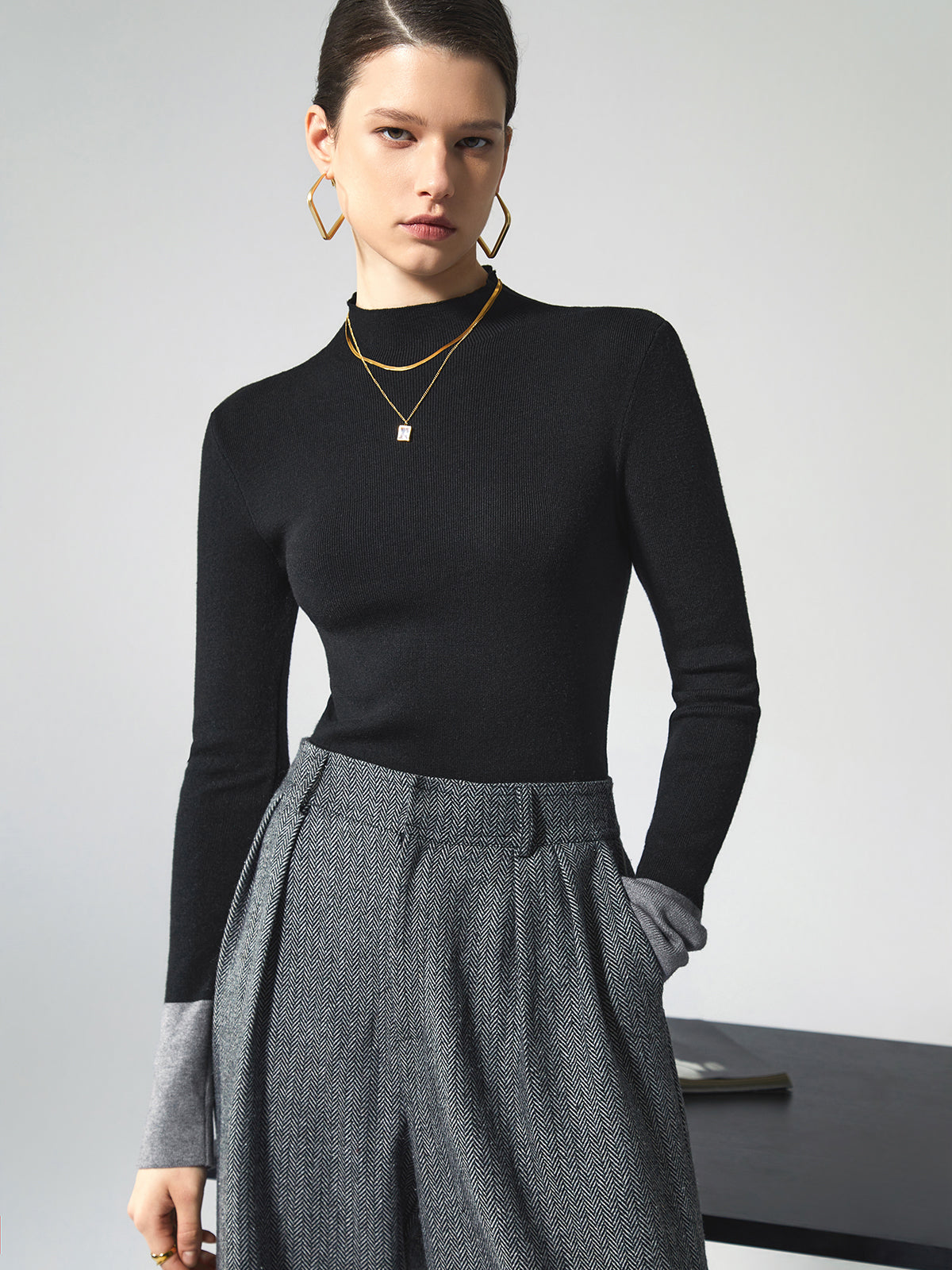 Langärmelige Strickbluse mit kontrastierenden Bündchen