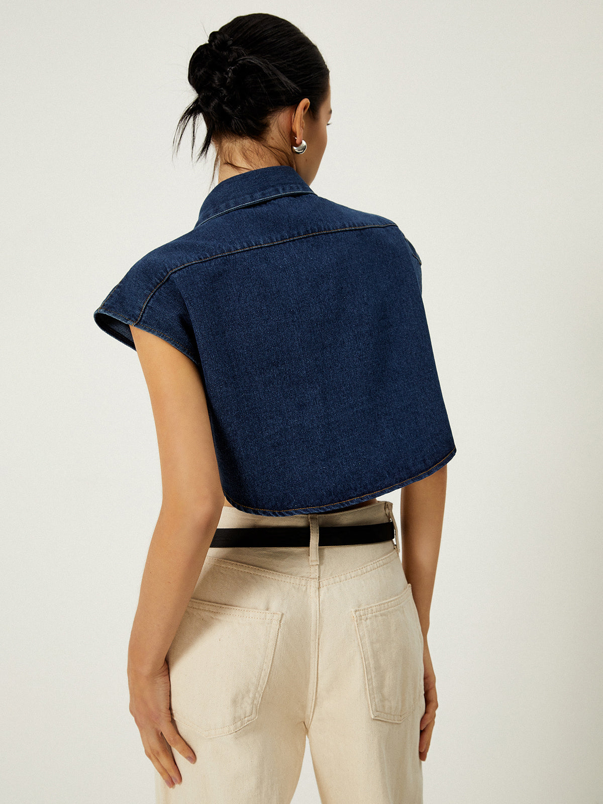 Jeansweste mit Taschen und offenem Kragen