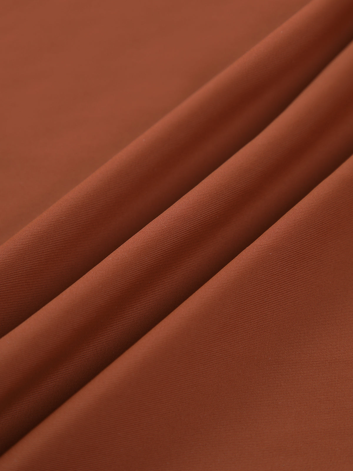 Einteiliger Badeanzug mit kontrastierenden, herausnehmbaren Polstern und Cut-outs