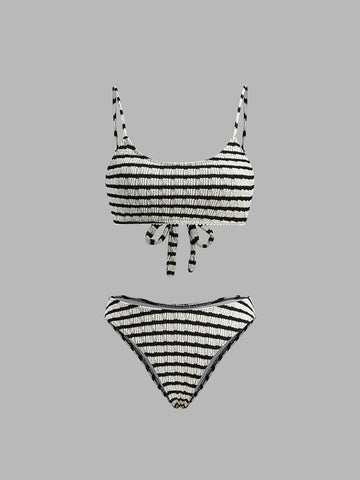 Bikini-Set mit Streifen und Bindebändern am Rücken