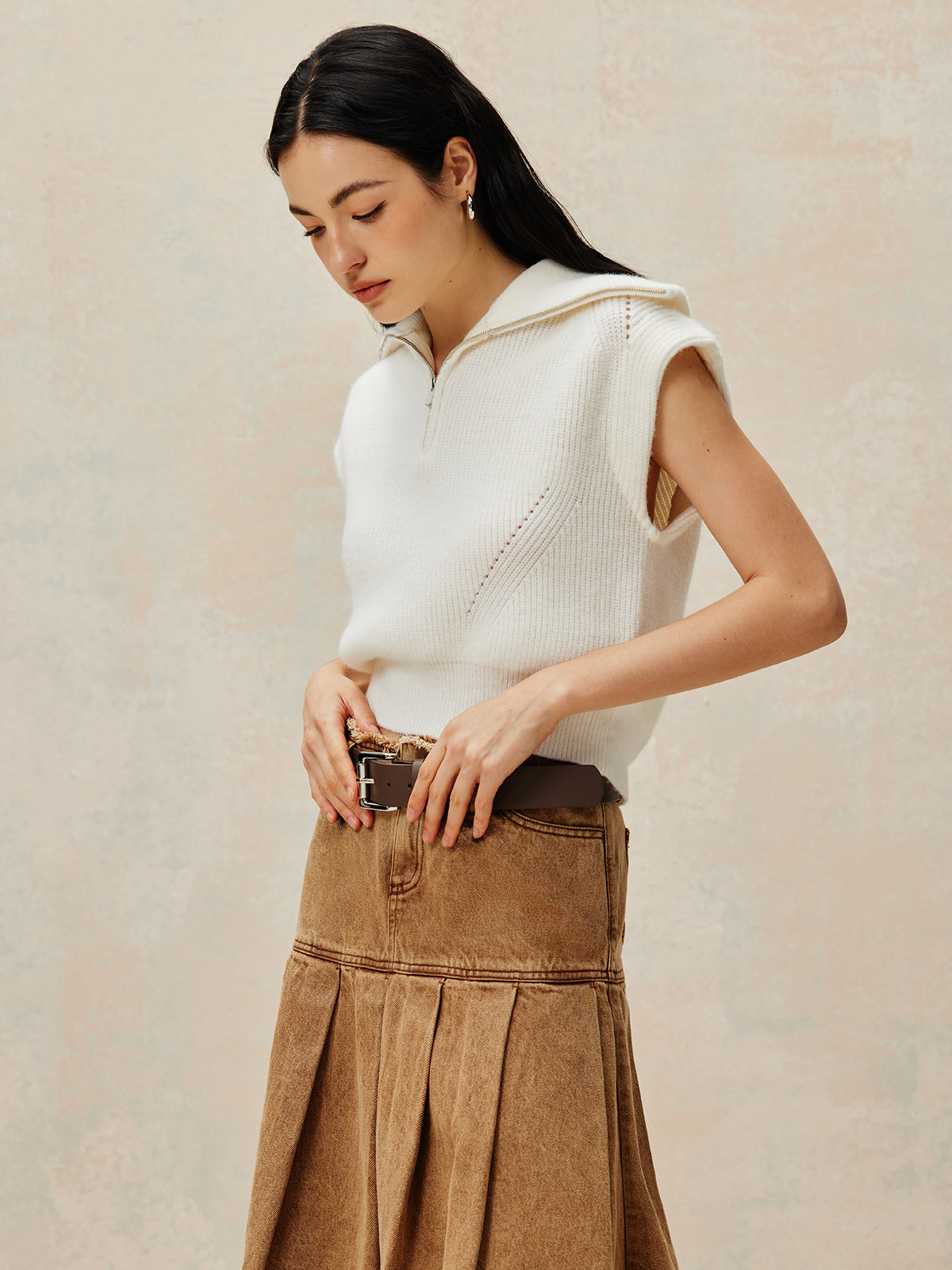 Ribbed Collar Zip-Up Sweater Vest