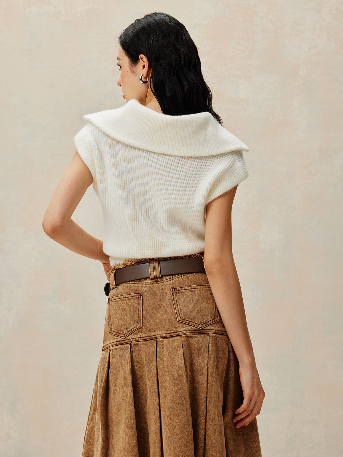 Ribbed Collar Zip-Up Sweater Vest