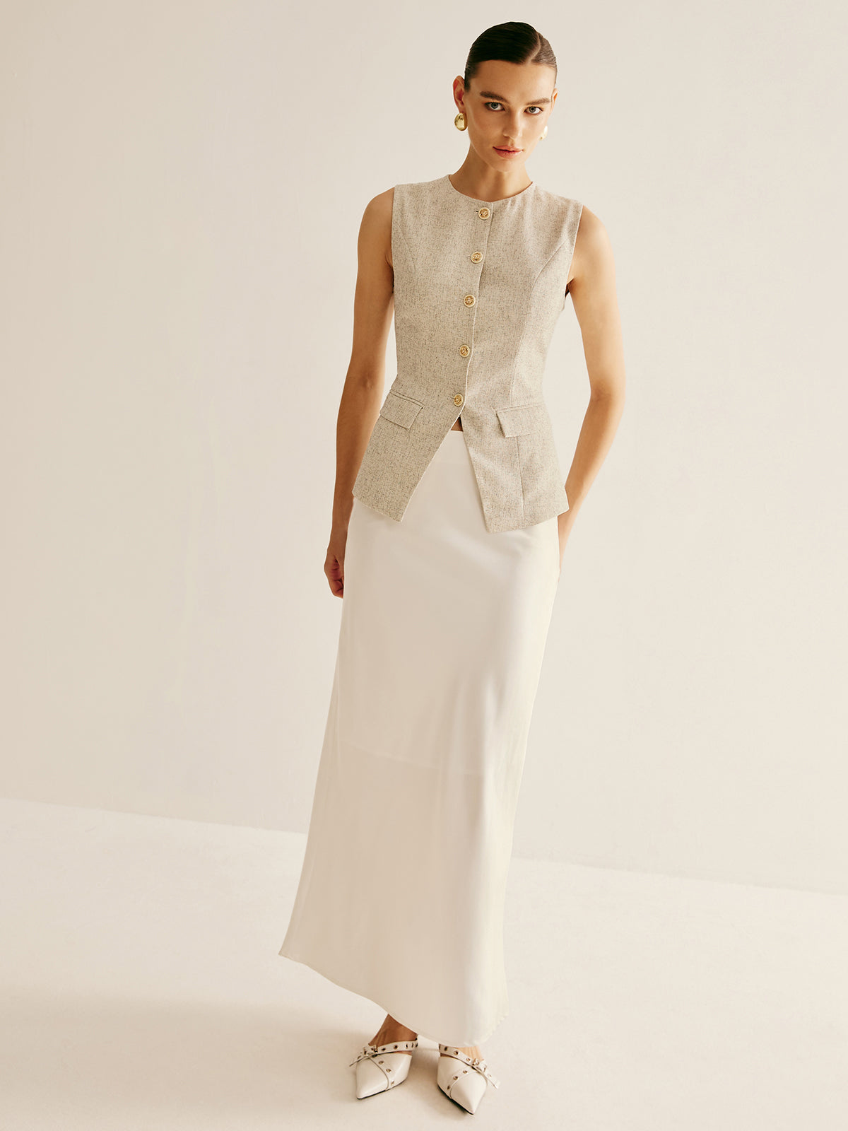 Stylish Bust-Length, Tube-Slit Vest