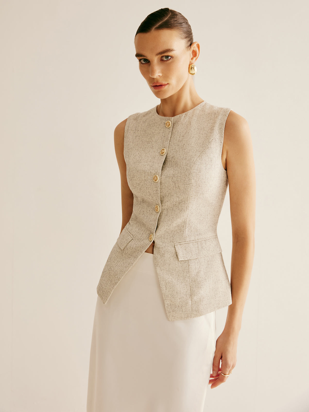 Stylish Bust-Length, Tube-Slit Vest