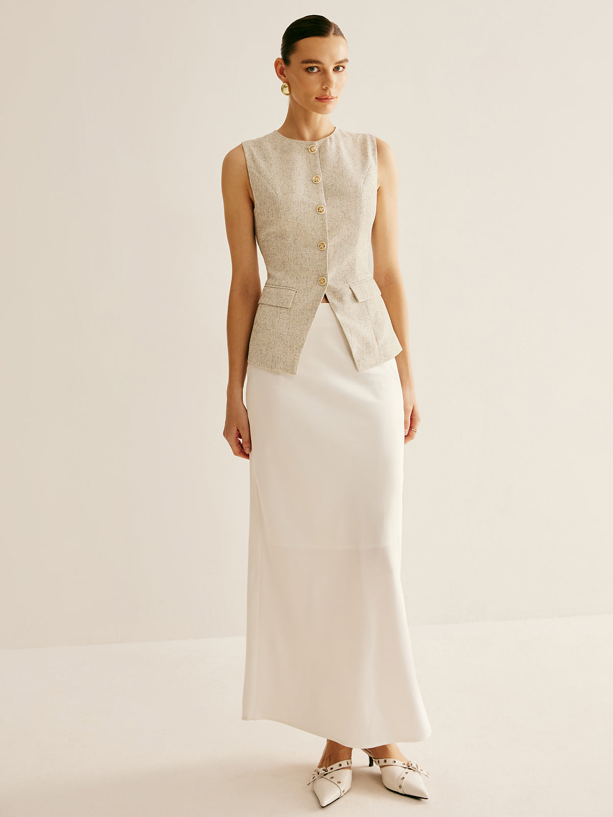 Stylish Bust-Length, Tube-Slit Vest