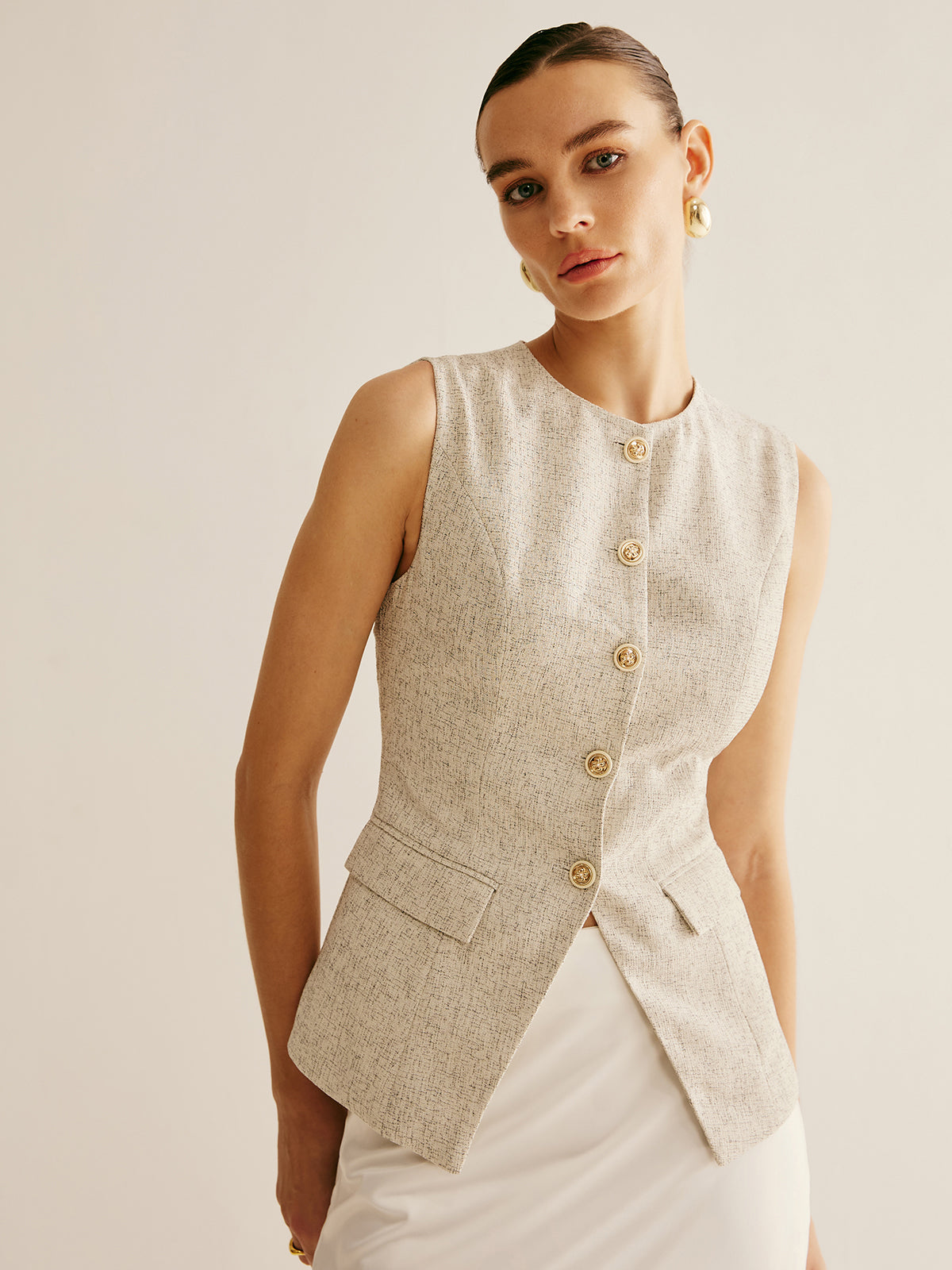 Stylish Bust-Length, Tube-Slit Vest