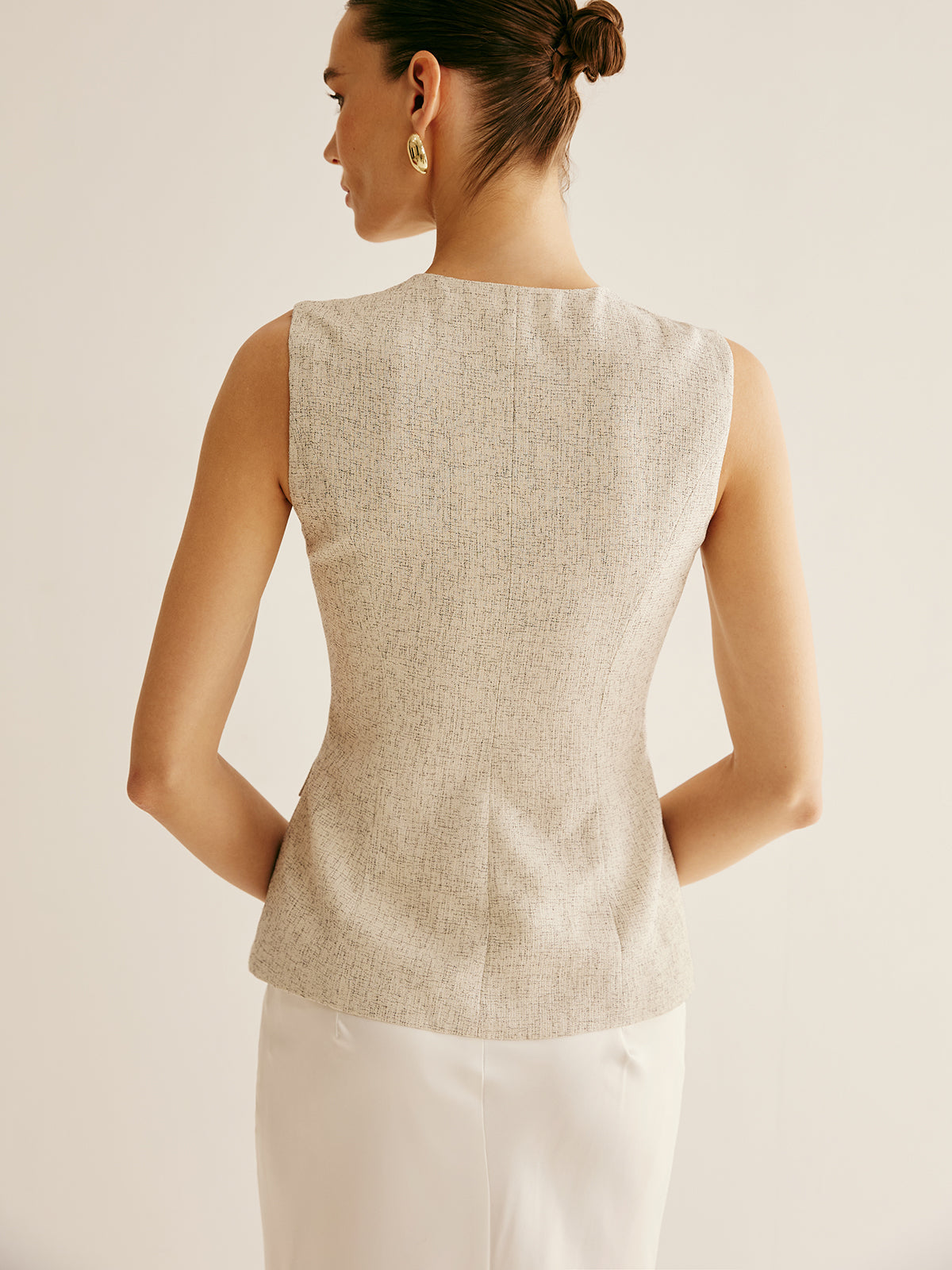 Stylish Bust-Length, Tube-Slit Vest