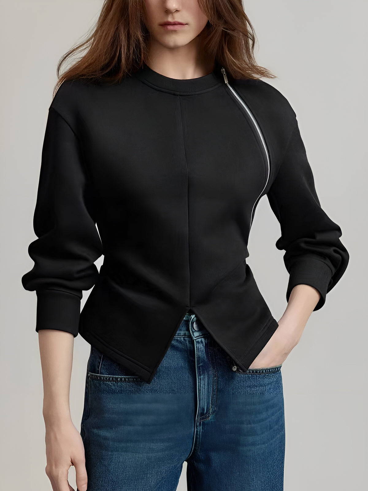 Schlichte Bluse mit Reißverschluss und Schlitz