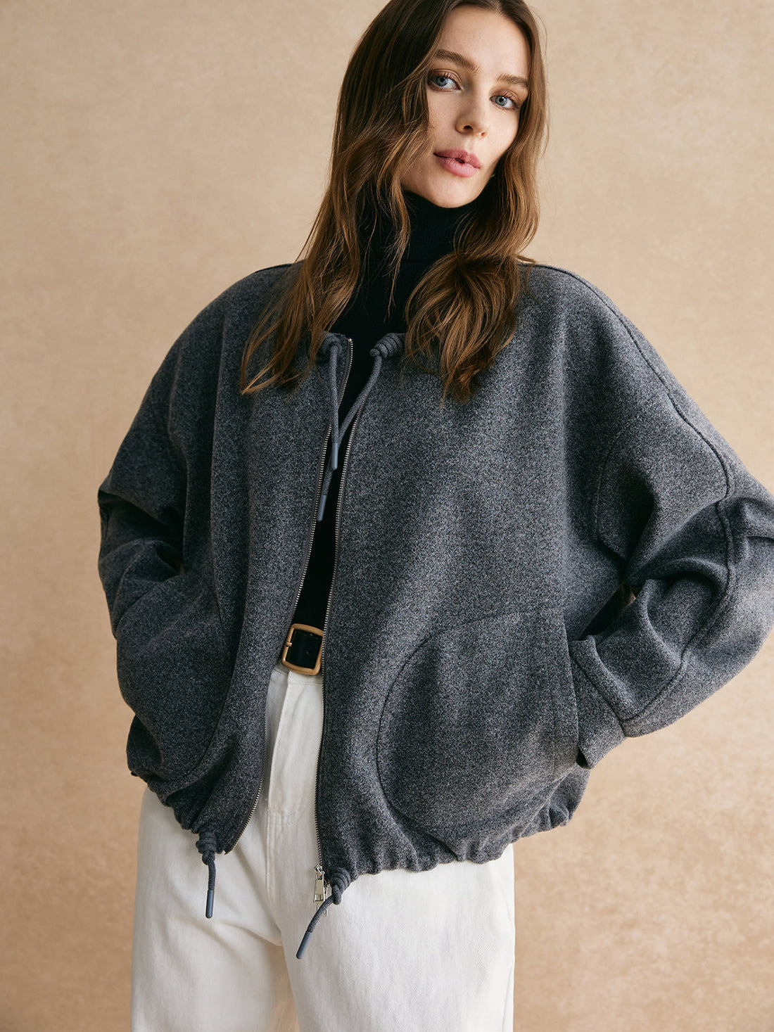 Loose-fitting jacket with laces and zip closure.