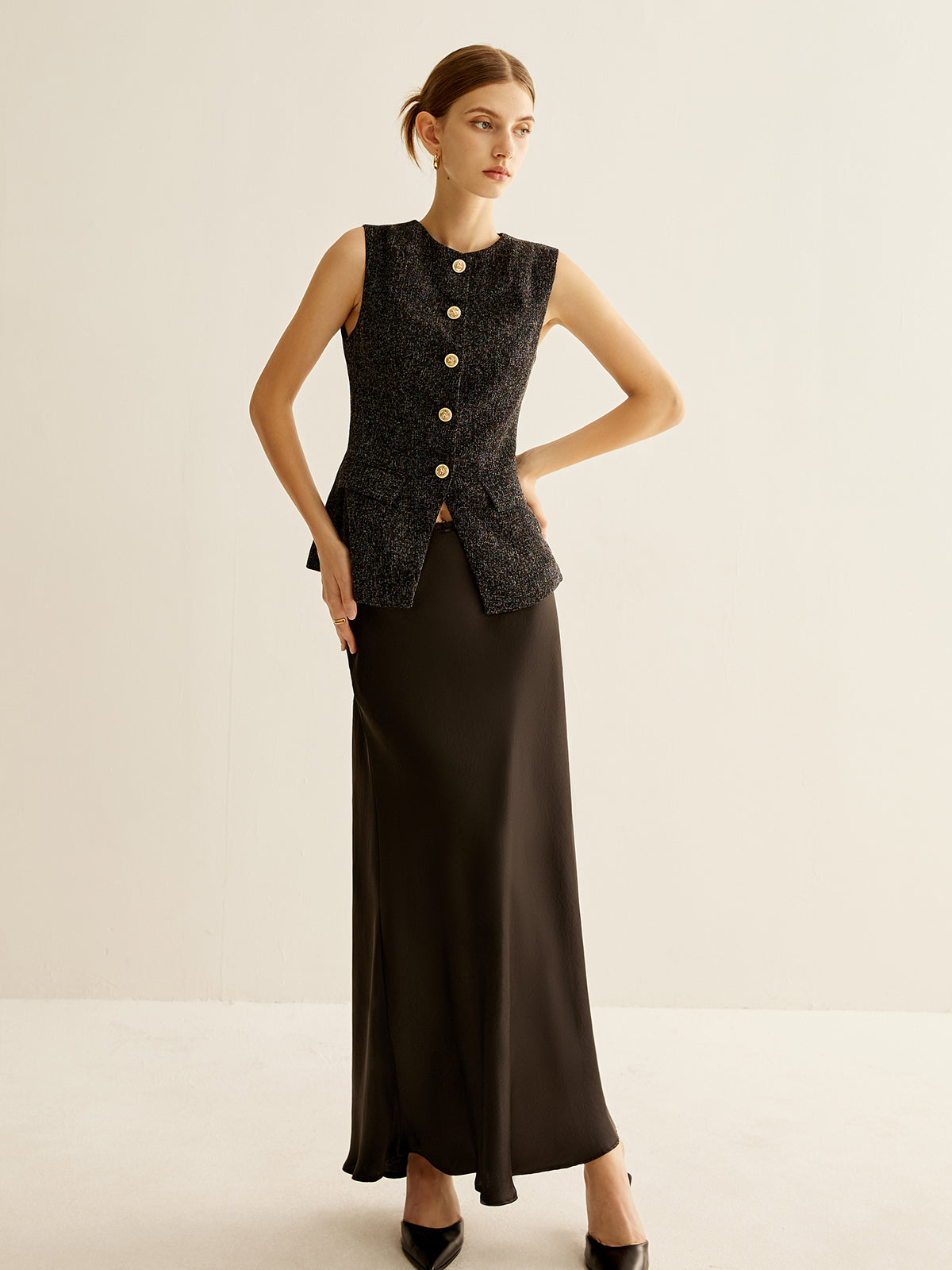 Stylish Bust-Length, Tube-Slit Vest
