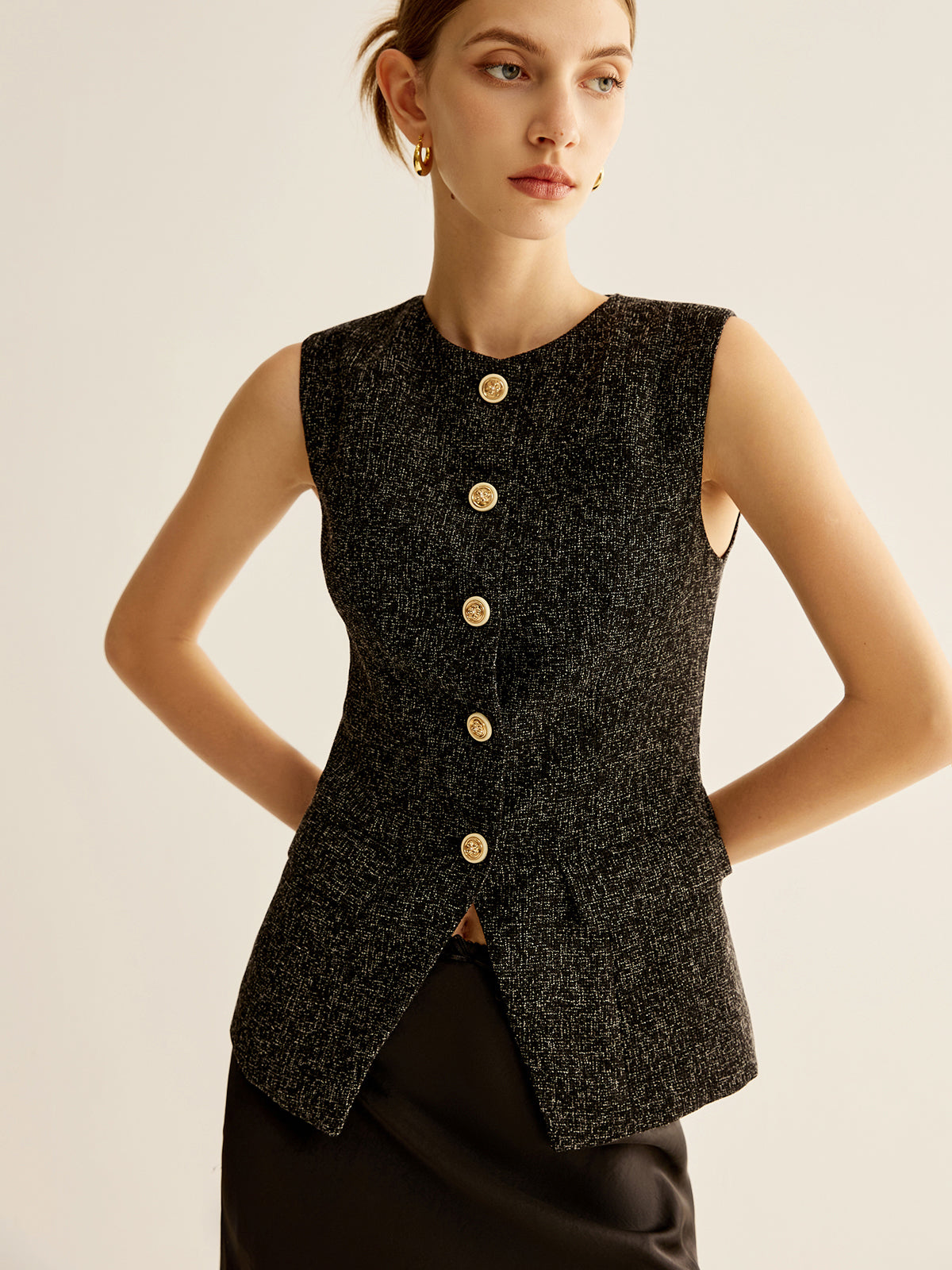 Stylish Bust-Length, Tube-Slit Vest