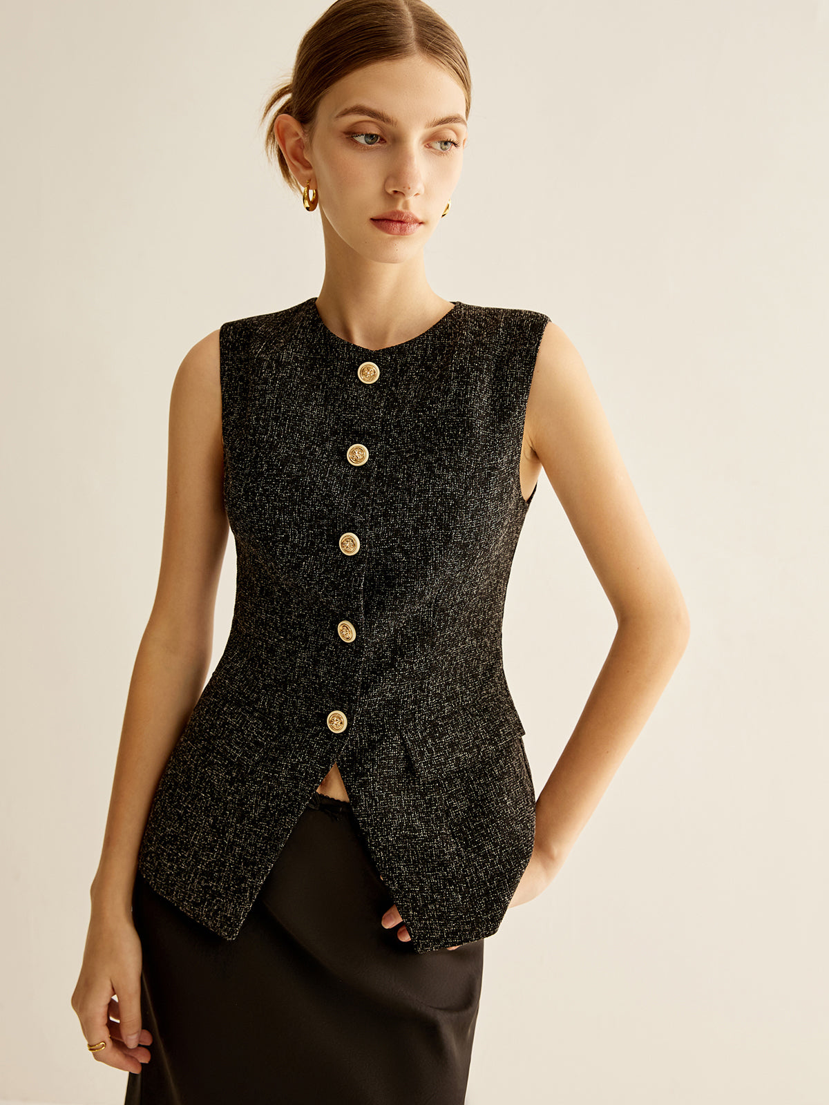 Stylish Bust-Length, Tube-Slit Vest