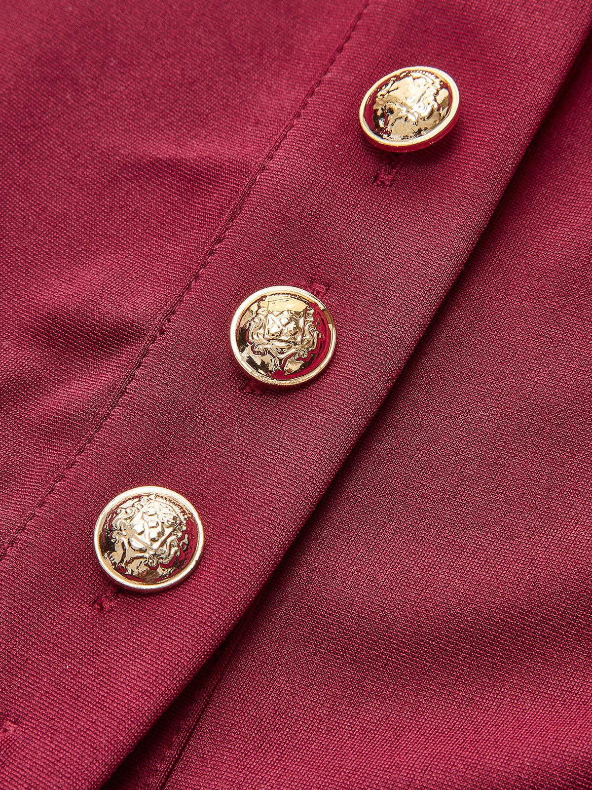 Kurze Jacke mit Knöpfen