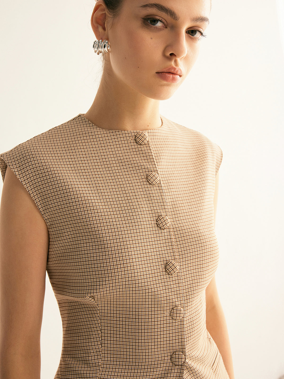 Thin Vest with Plaid Buttons