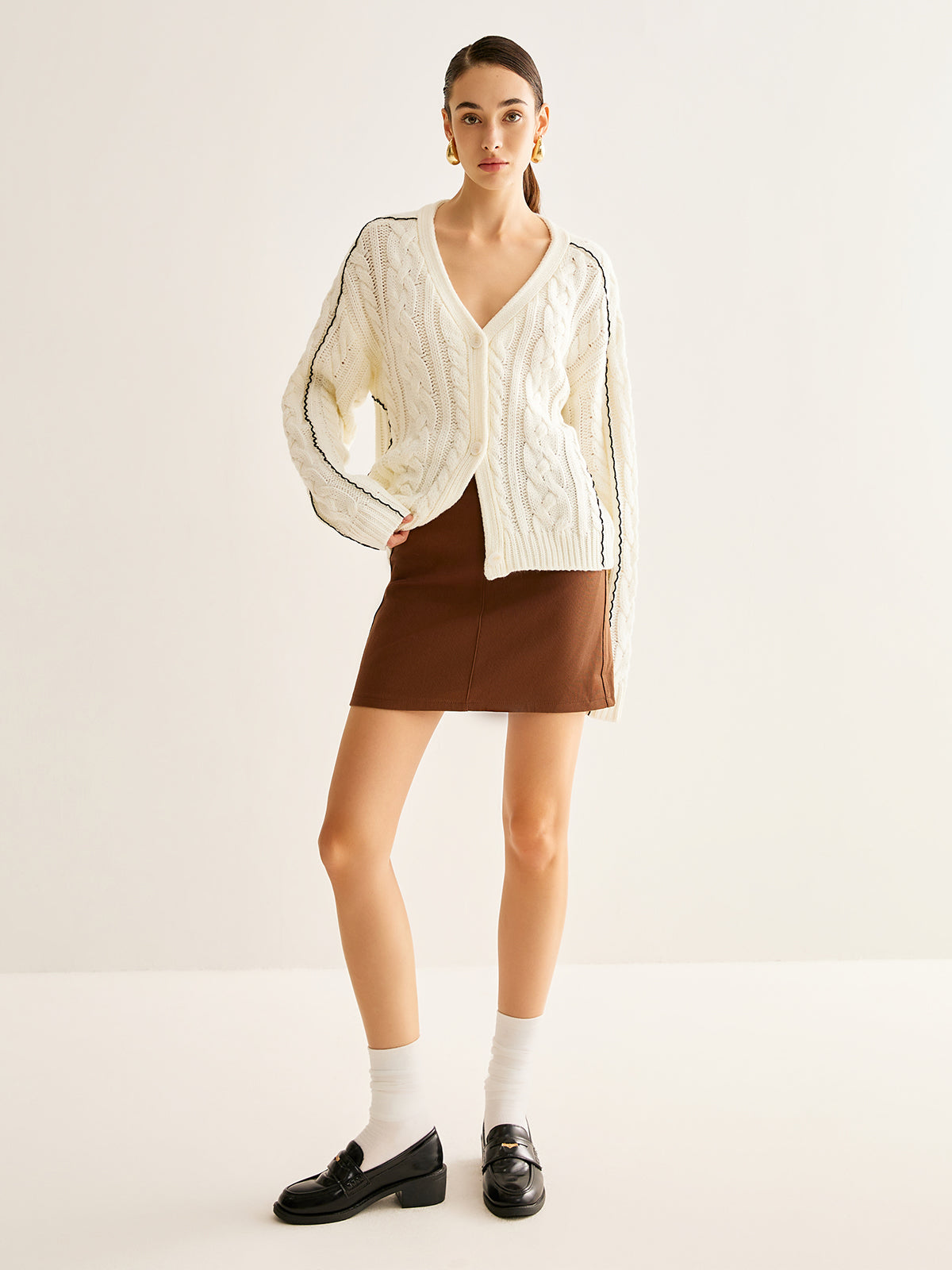 Cardigan mit Kontrastknöpfen