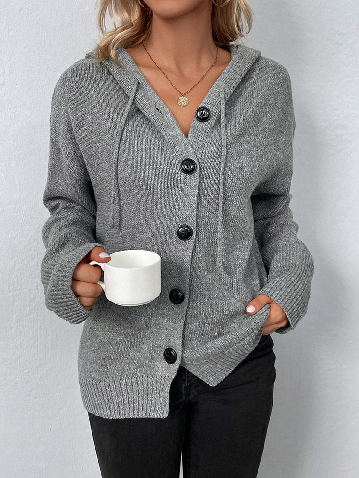 Kapuzenstrickjacke mit Knöpfen und Kordelzug