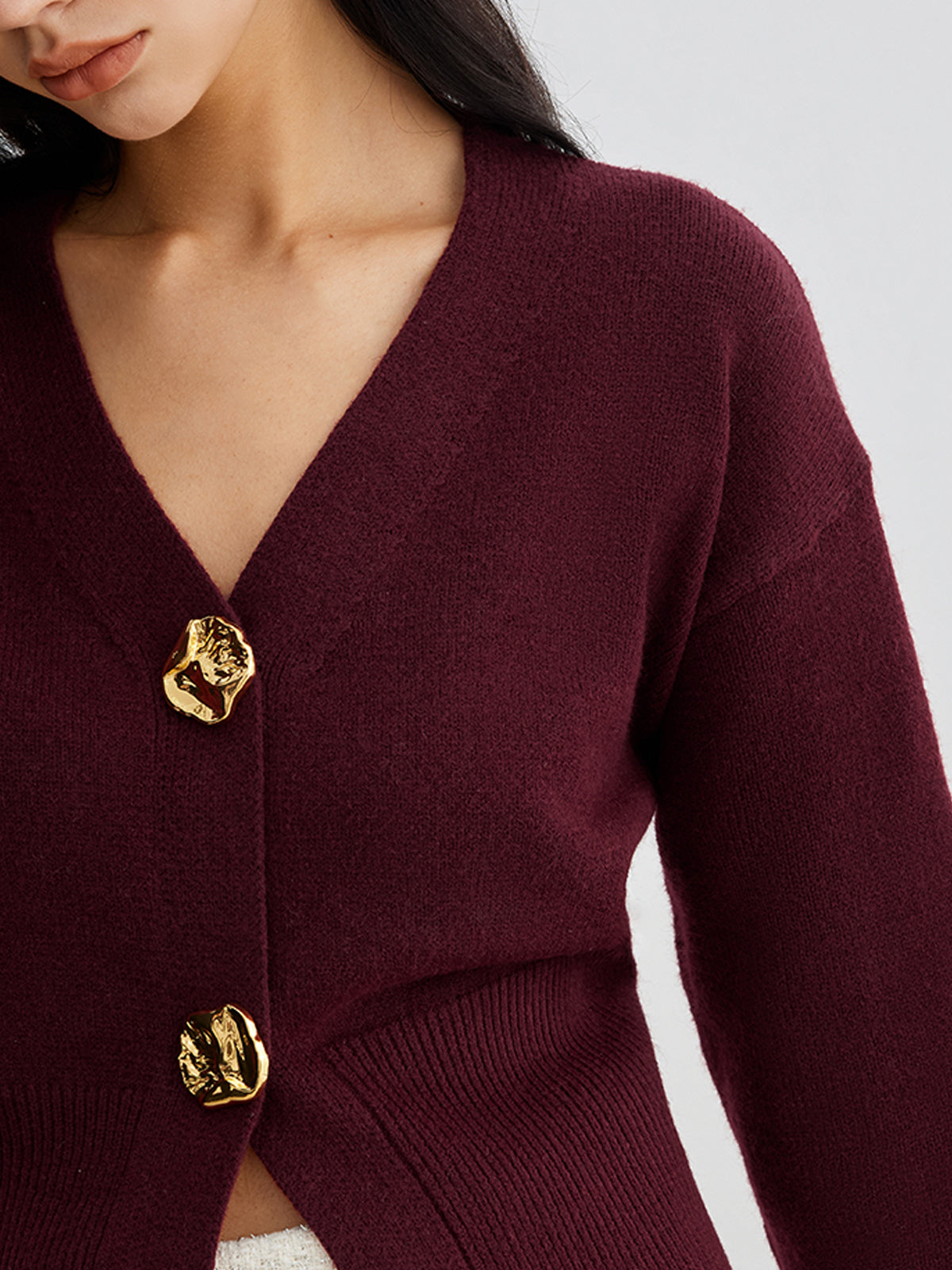 Stilvoller kurzer Cardigan mit Metallknöpfen