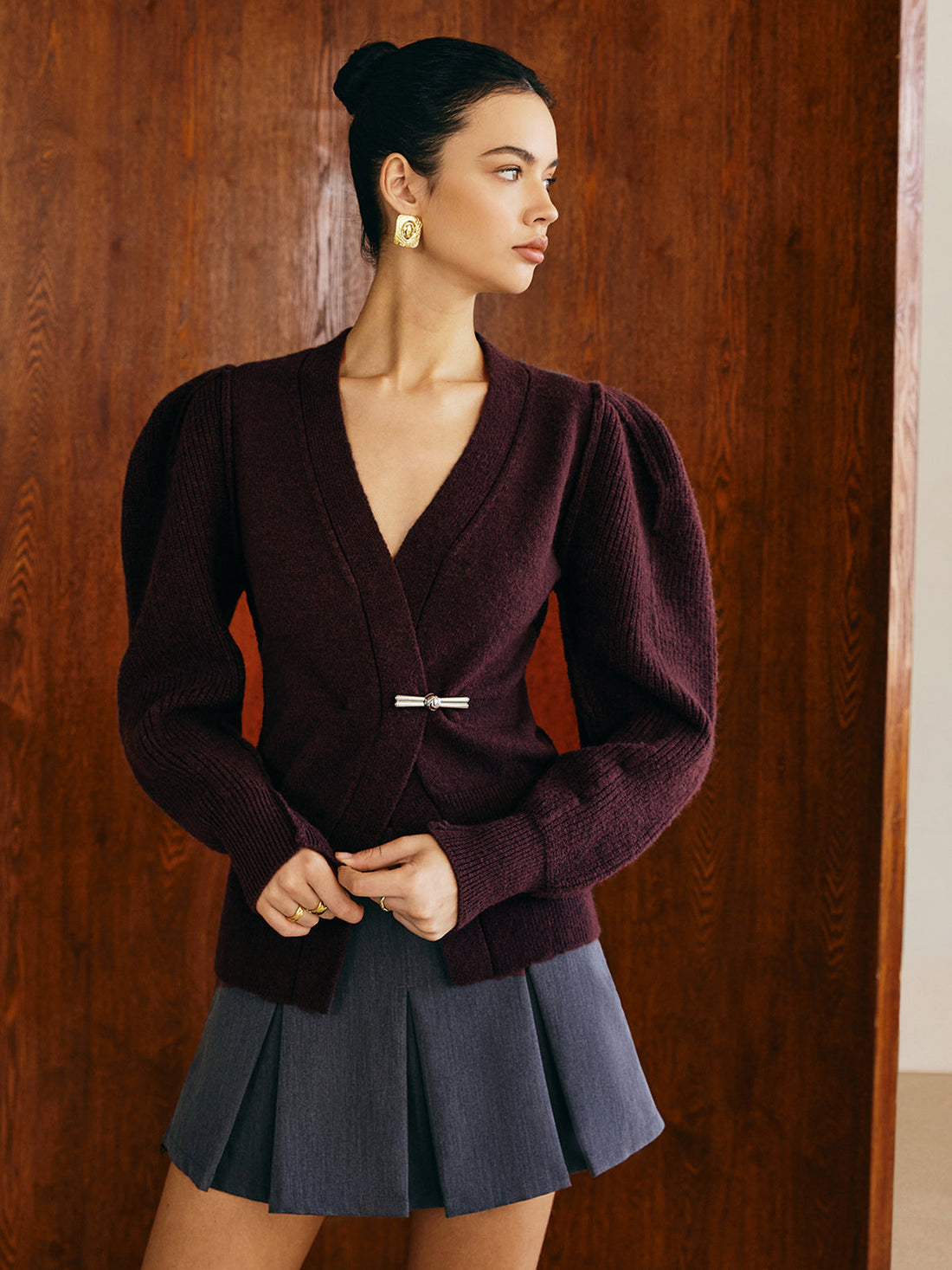 Strickjacke mit V-Ausschnitt und Puffärmeln