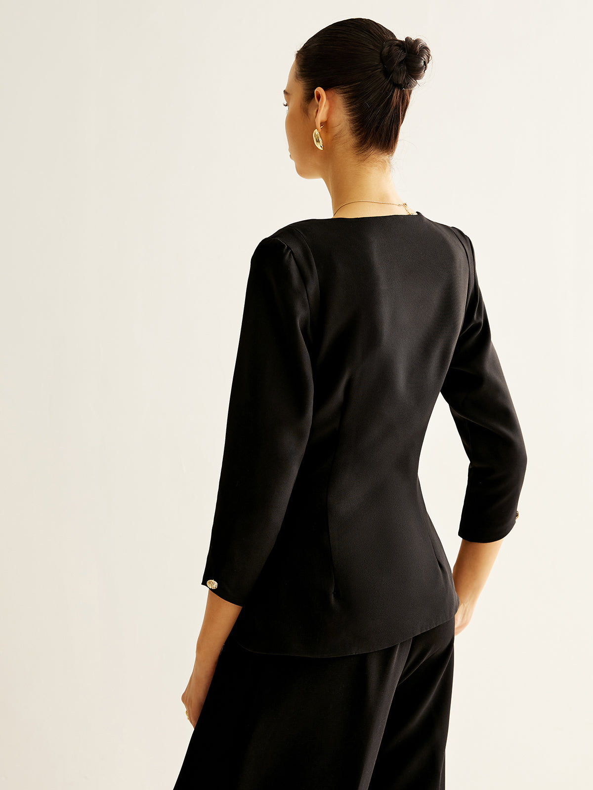 Bluse mit eckigem Ausschnitt, Knopfleiste und Schlitz