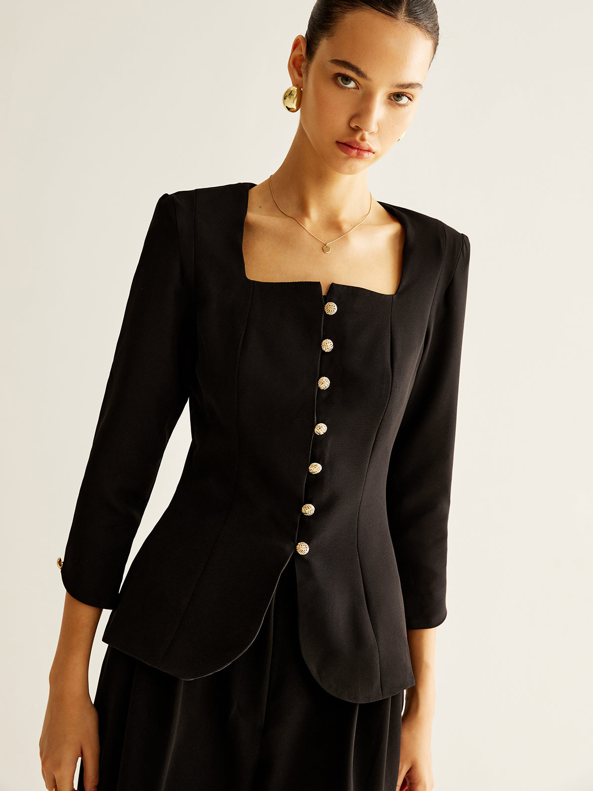 Bluse mit eckigem Ausschnitt, Knopfleiste und Schlitz