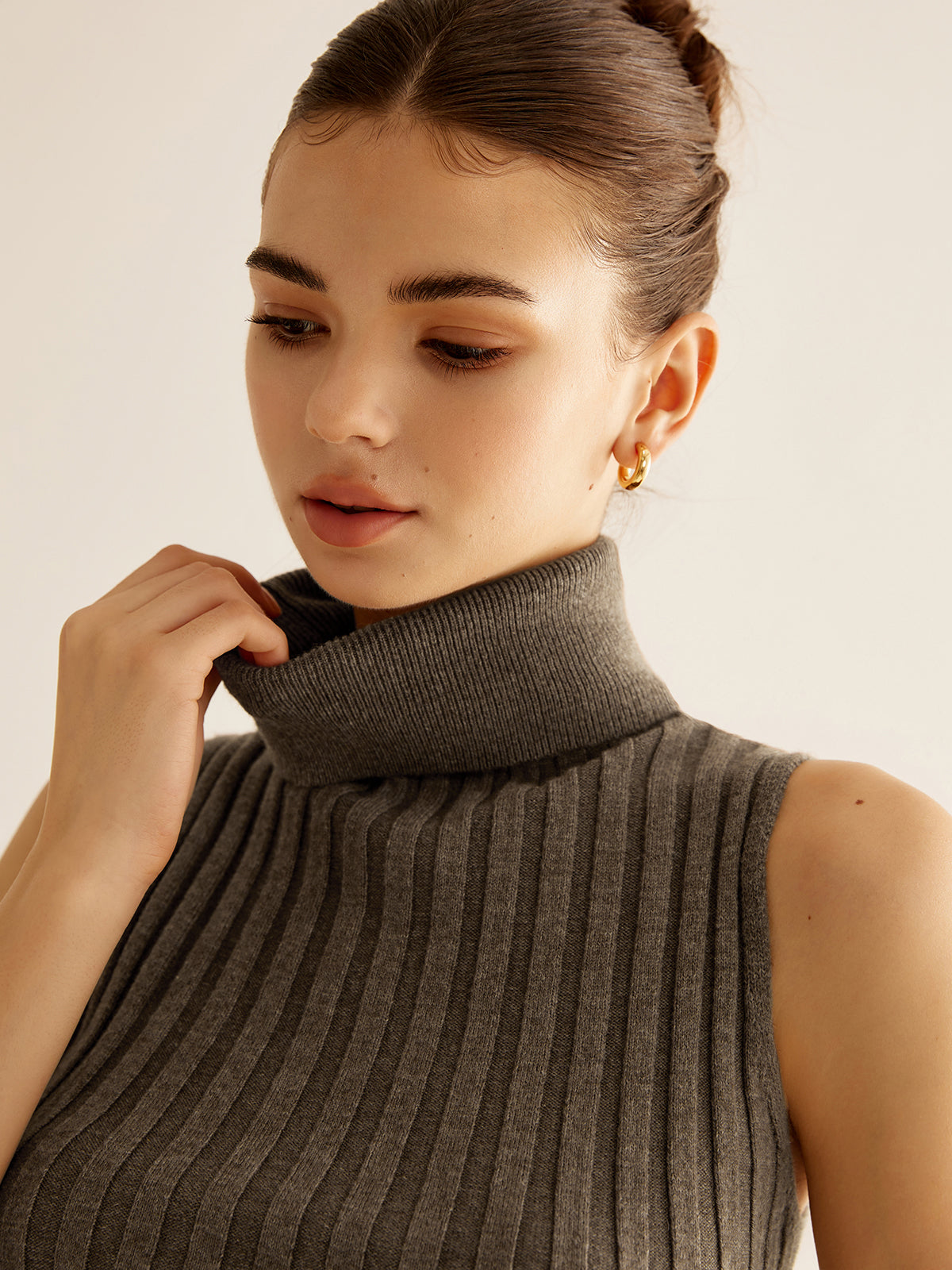 Rollkragenpullover-Weste aus Wollmischgewebe