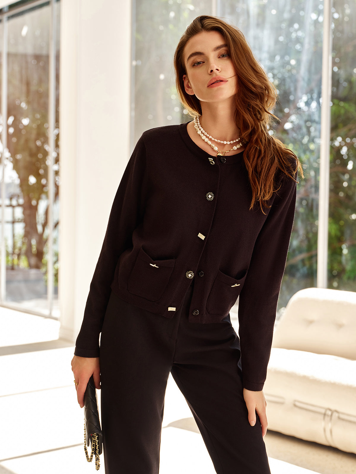 Strickjacke aus Wollmischung mit geometrischen Knöpfen
