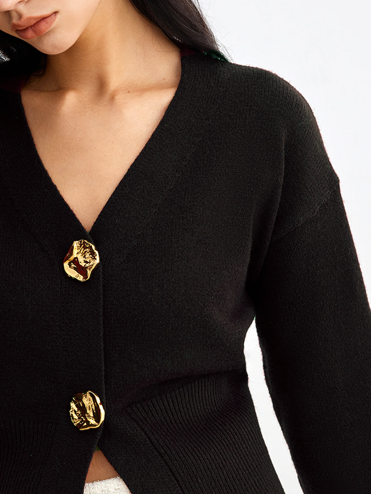 Stilvoller kurzer Cardigan mit Metallknöpfen