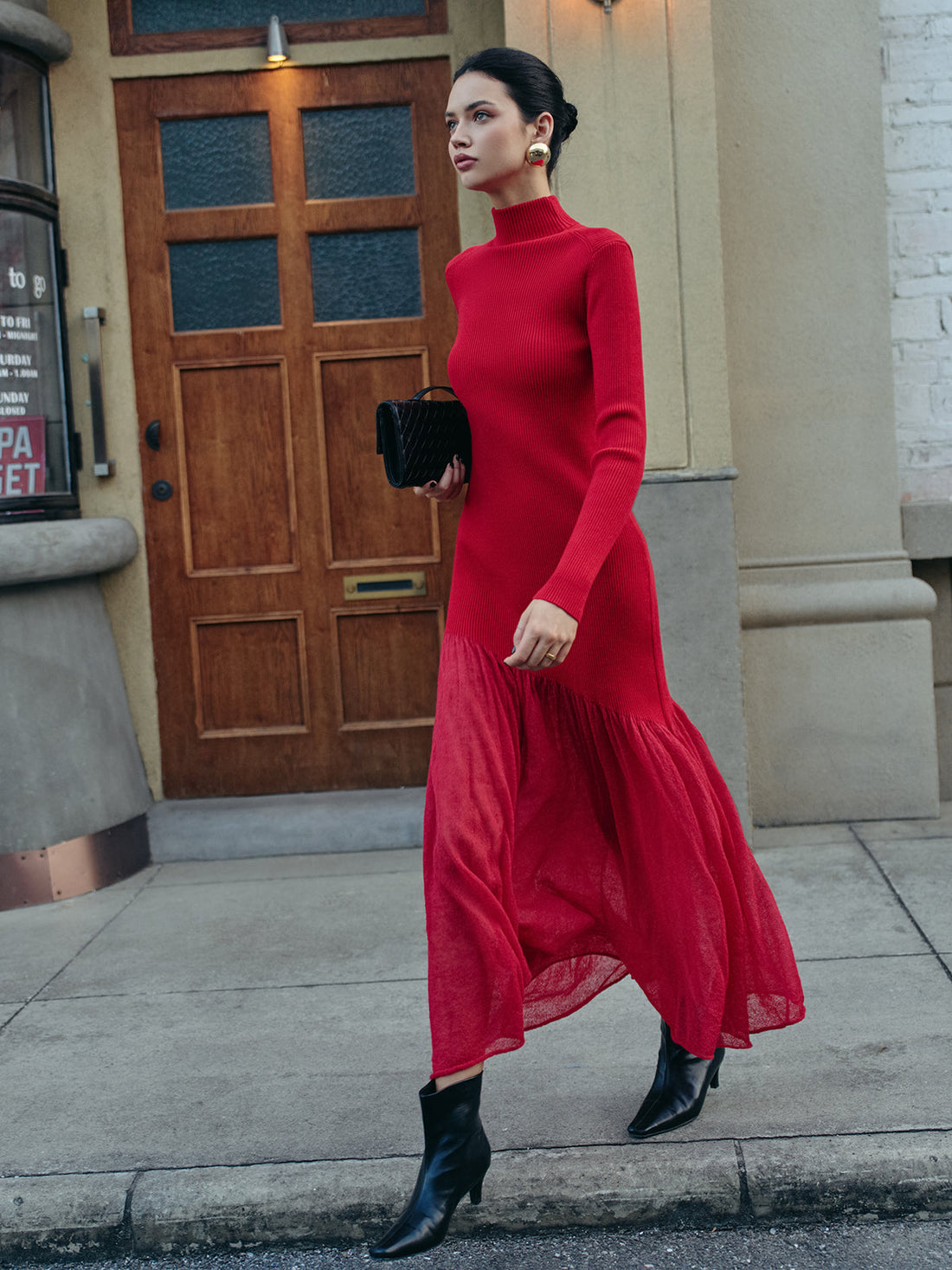 Maxikleid aus plissiertem Strick mit Rollkragen