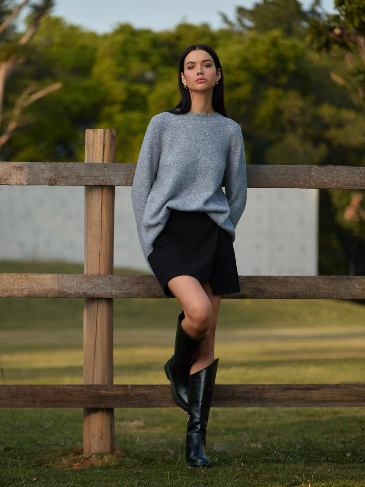 Rundhals-Strickpullover mit Schleifendetail 