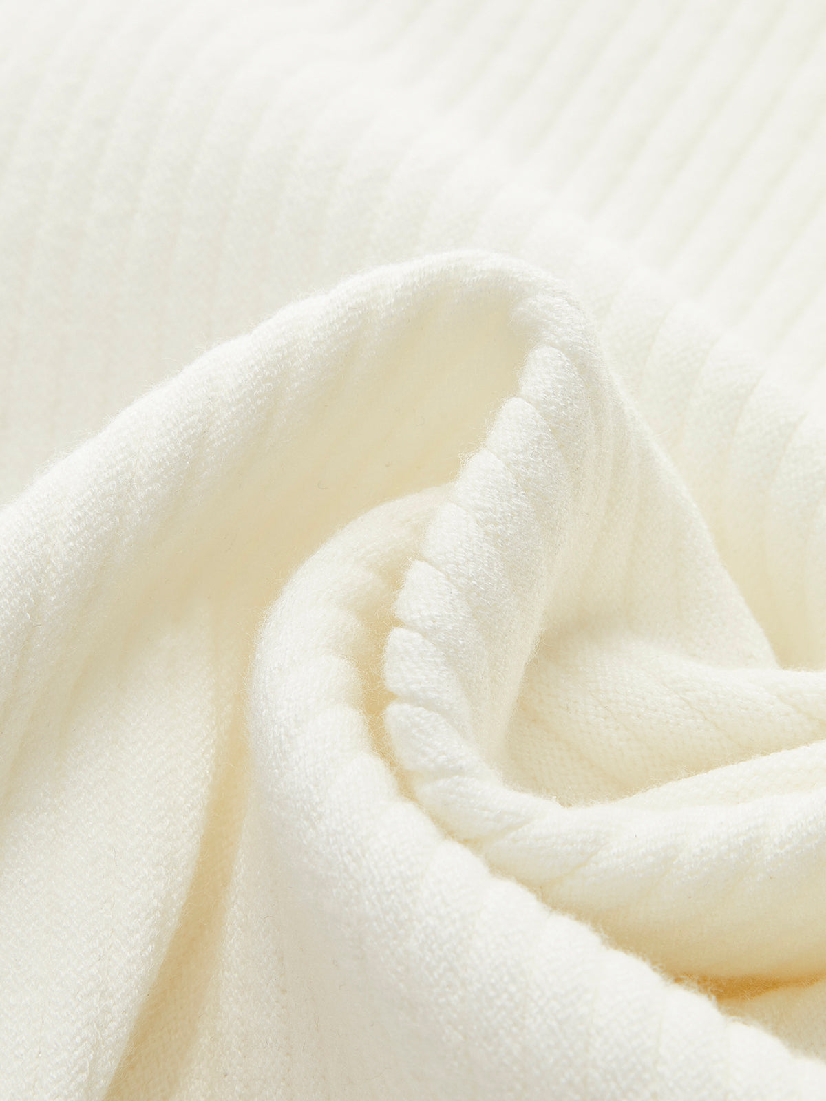 Strickjacke mit Drehverschluss und gewellten Ärmeln