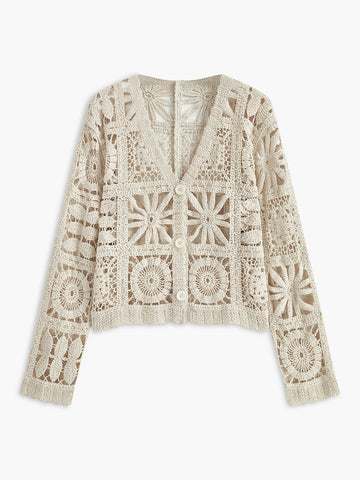 Strickjacke mit Häkelmuster und Knopfleiste