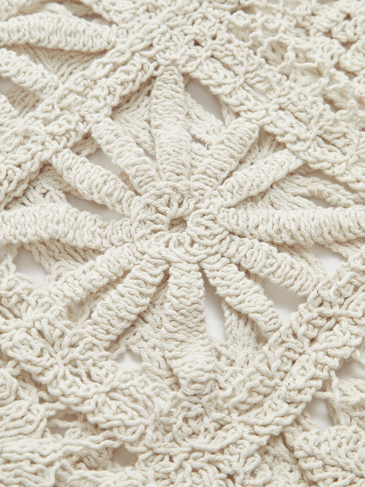Strickjacke mit Häkelmuster und Knopfleiste