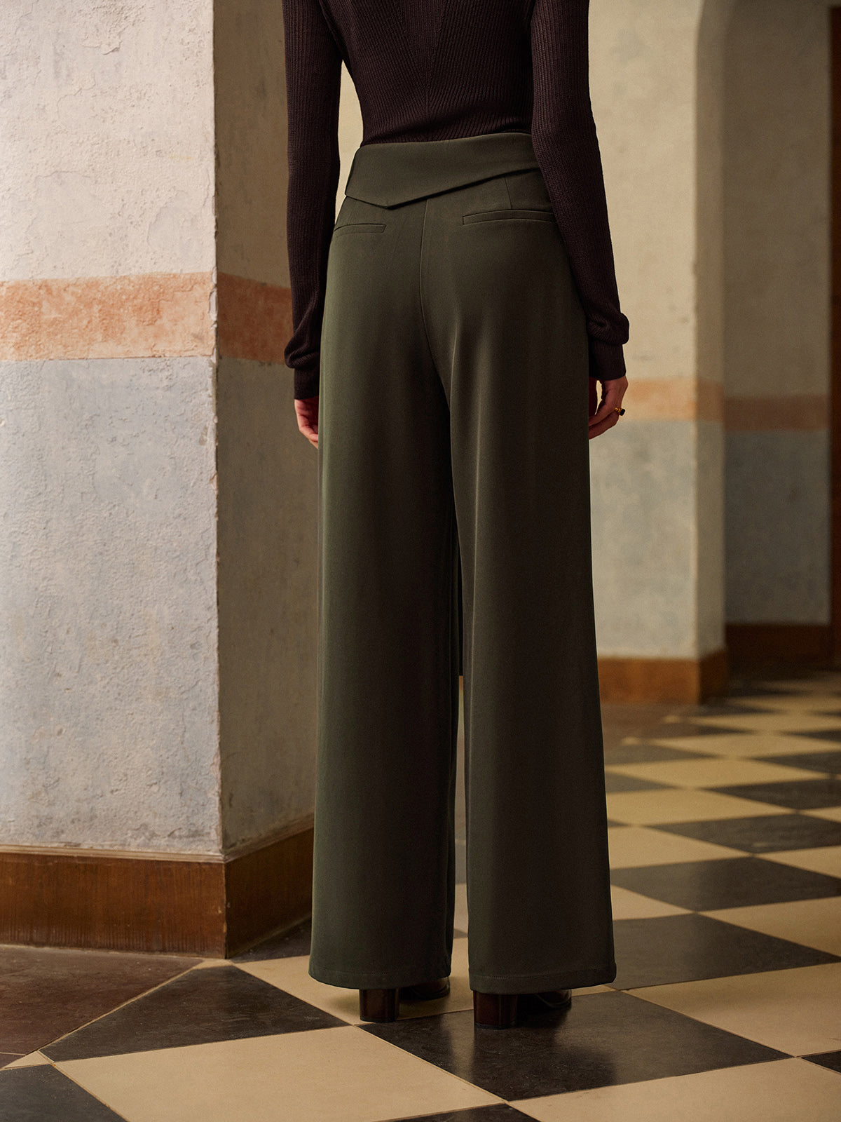 Hose mit mittelhohem Bund und Kordelzug 