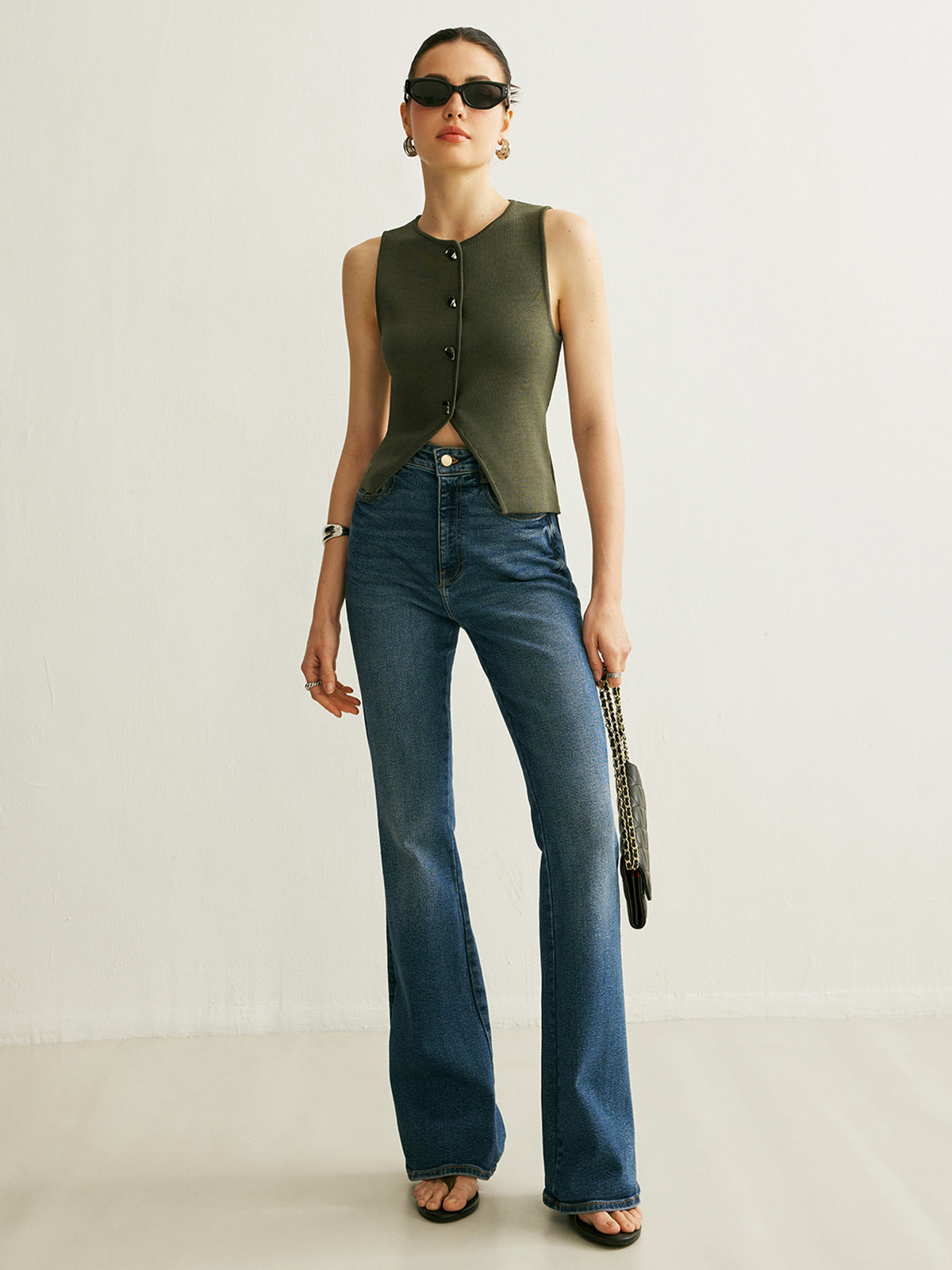 Strickweste mit Knopfdetails