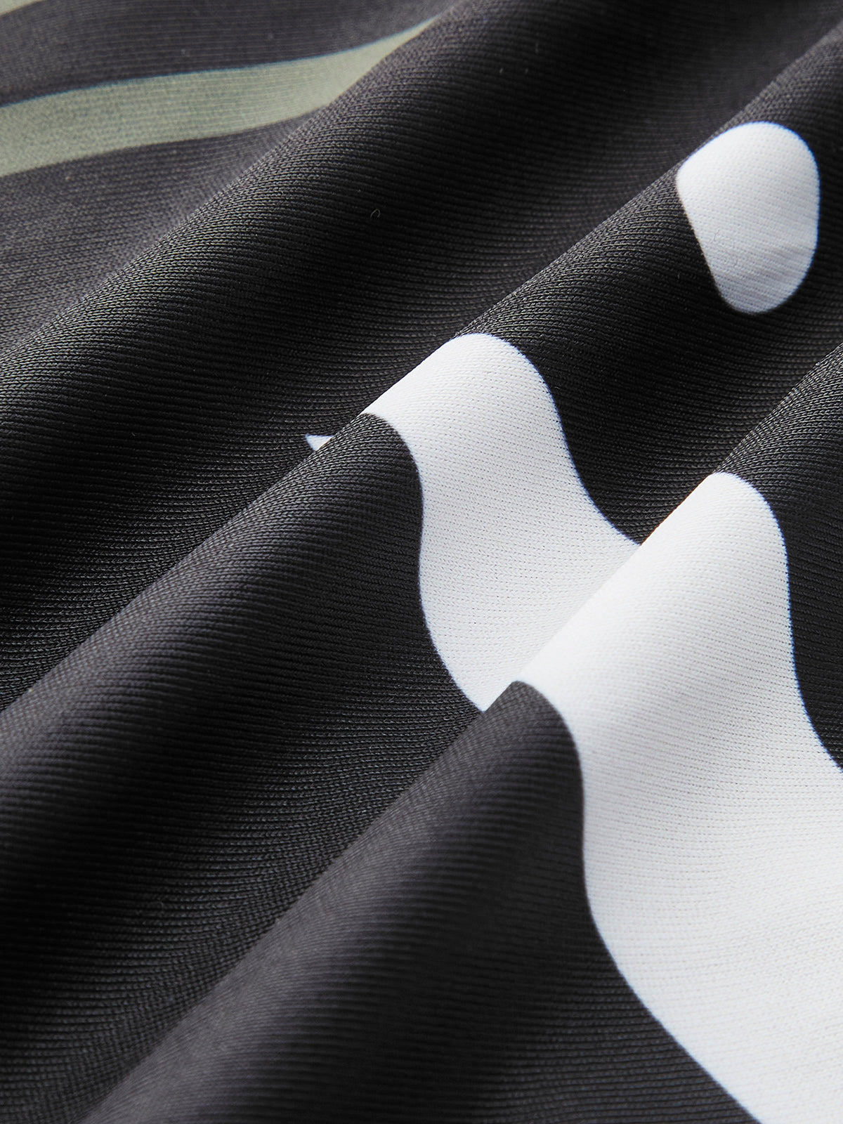 Badeanzug mit Neckholder und geometrischem Muster