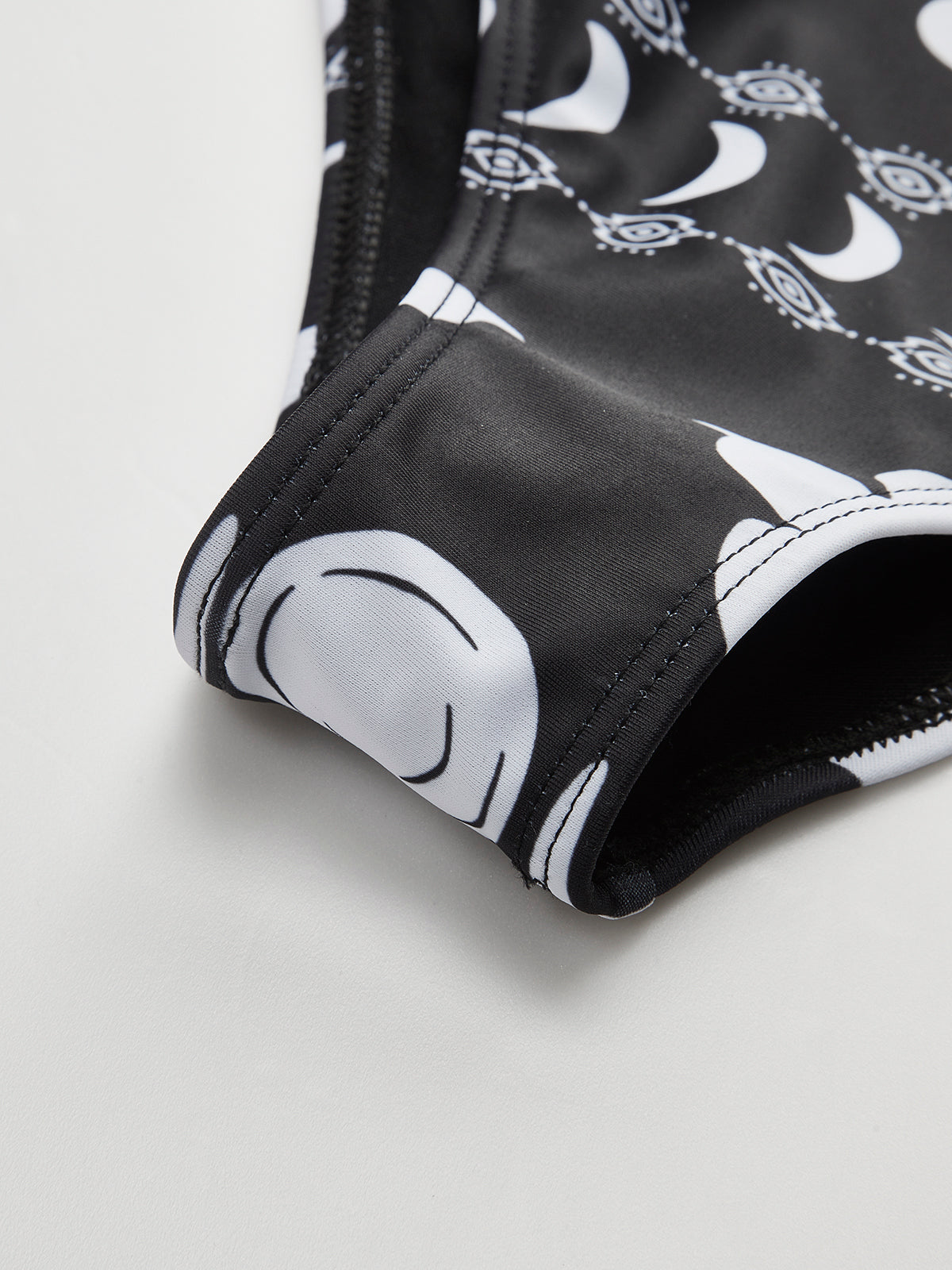 Bedruckter Badeanzug mit V-Ausschnitt und Cut-outs