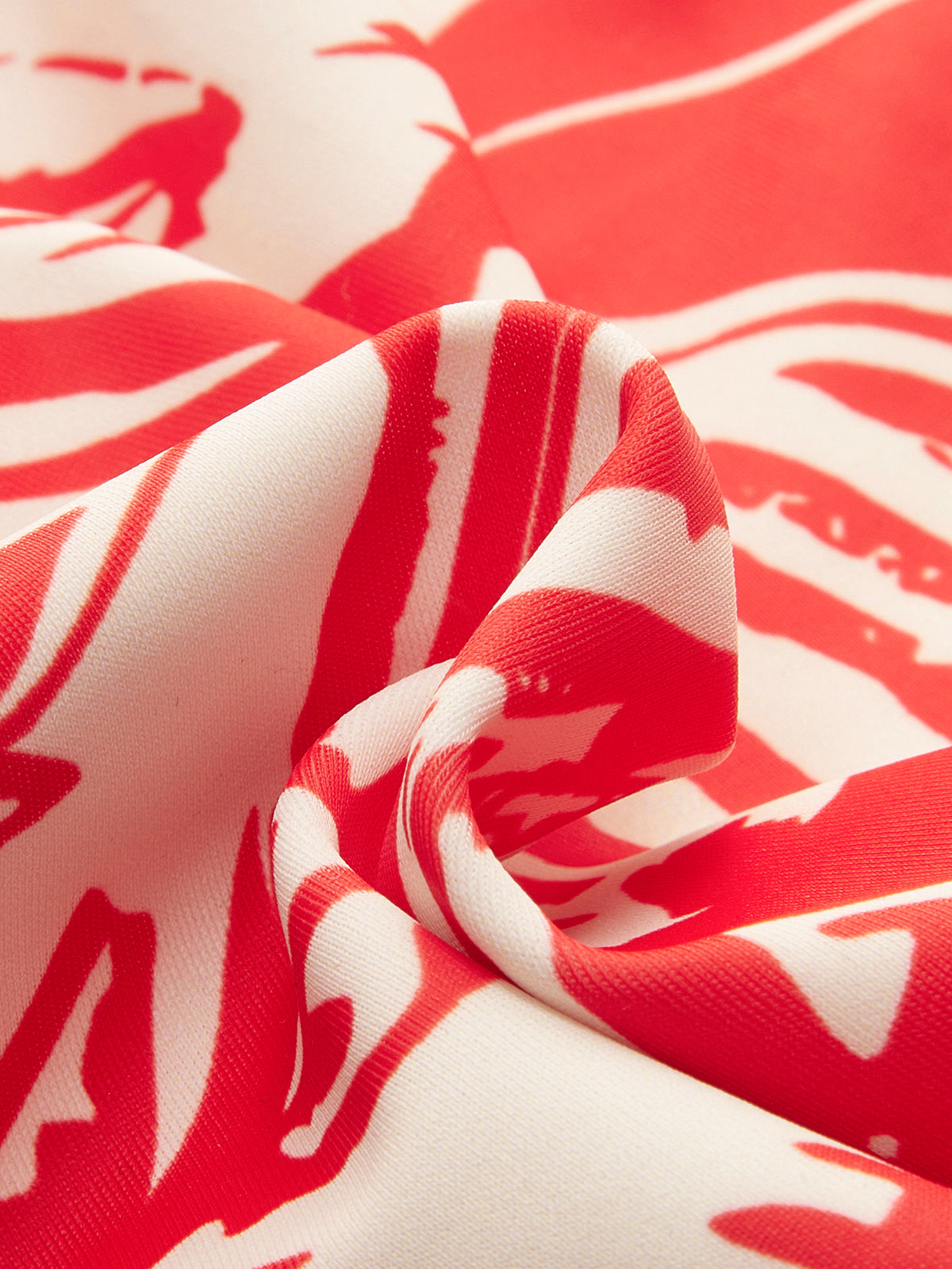 Bikini-Set mit einem Träger und tropischem Print