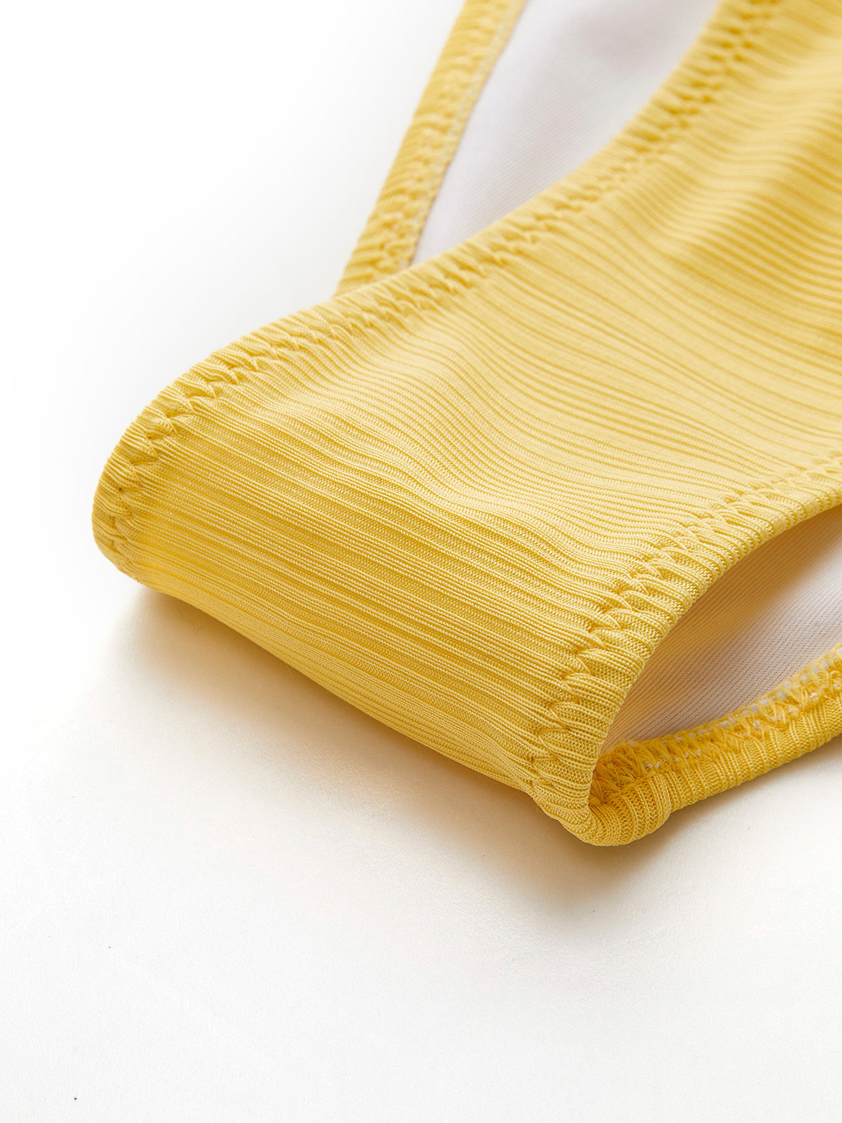 Bikini-Set mit strukturierter Oberfläche und Rundhalsausschnitt