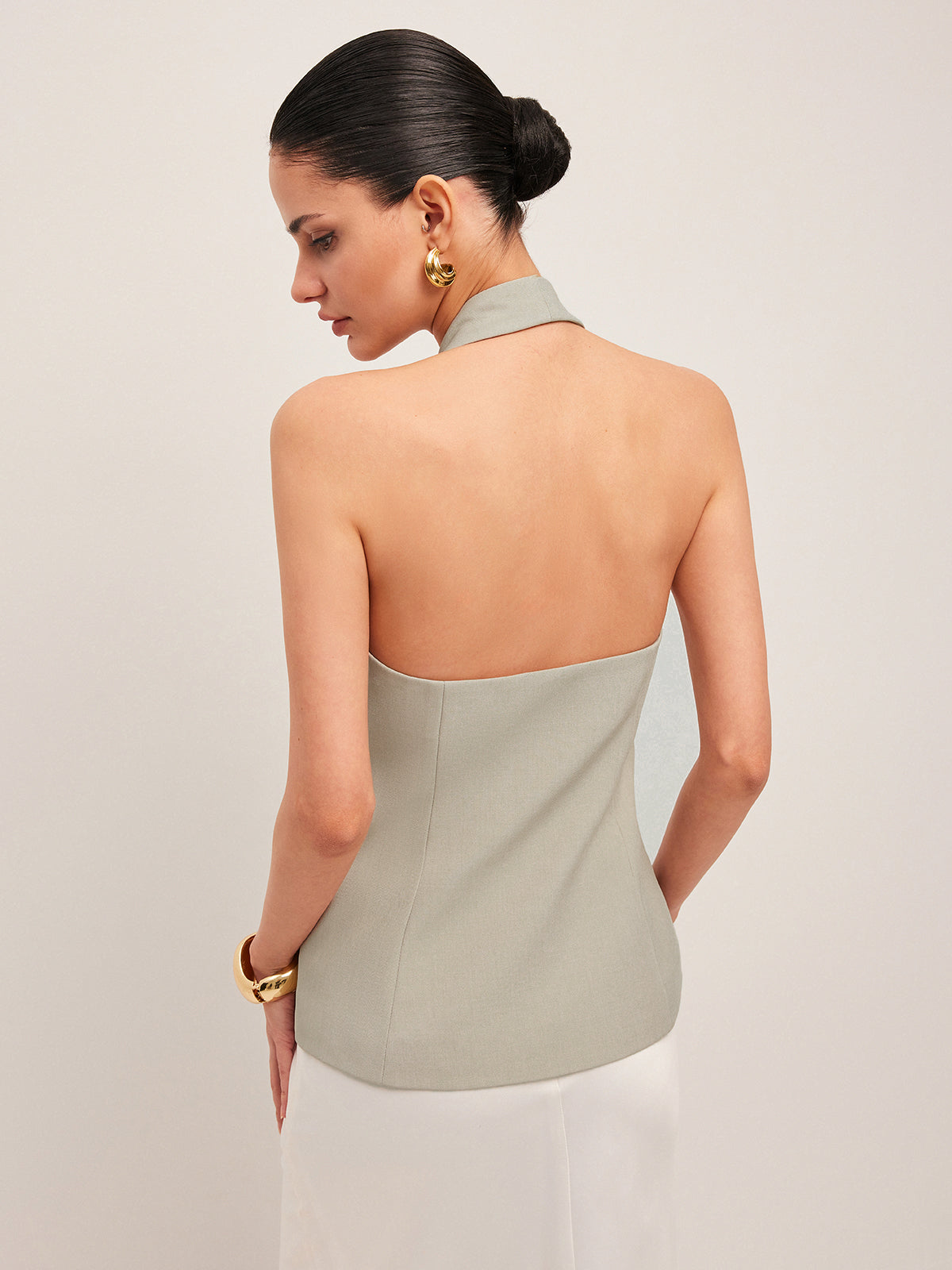 Neckholder-Weste mit Metallknopfdetails und offenem Rücken