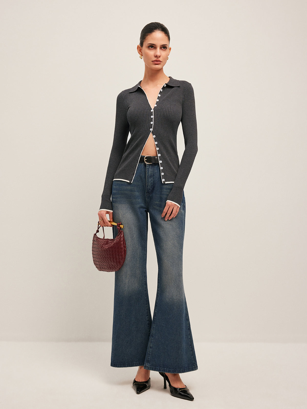Kurzer, gerippter Cardigan mit Knopfleiste