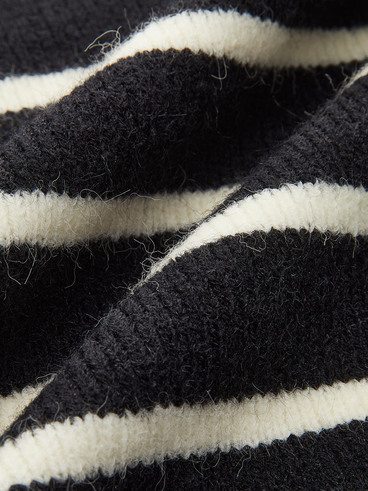 Gestreifte Strickweste mit Schleifendetail am Rücken