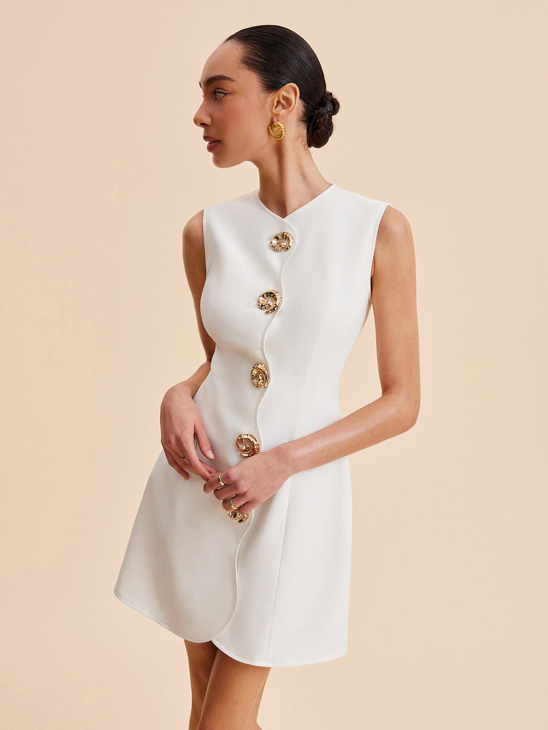 Asimetrik Düğmeli Kolsuz Mini Elbise