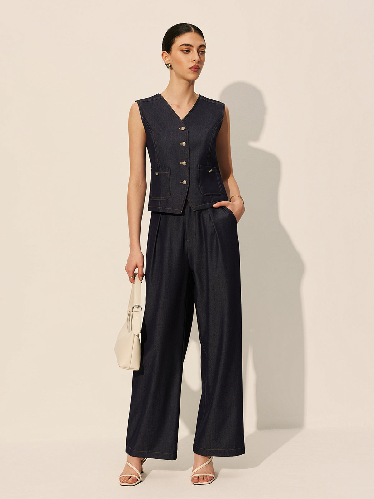 Jeansweste mit Knöpfen und Taschen