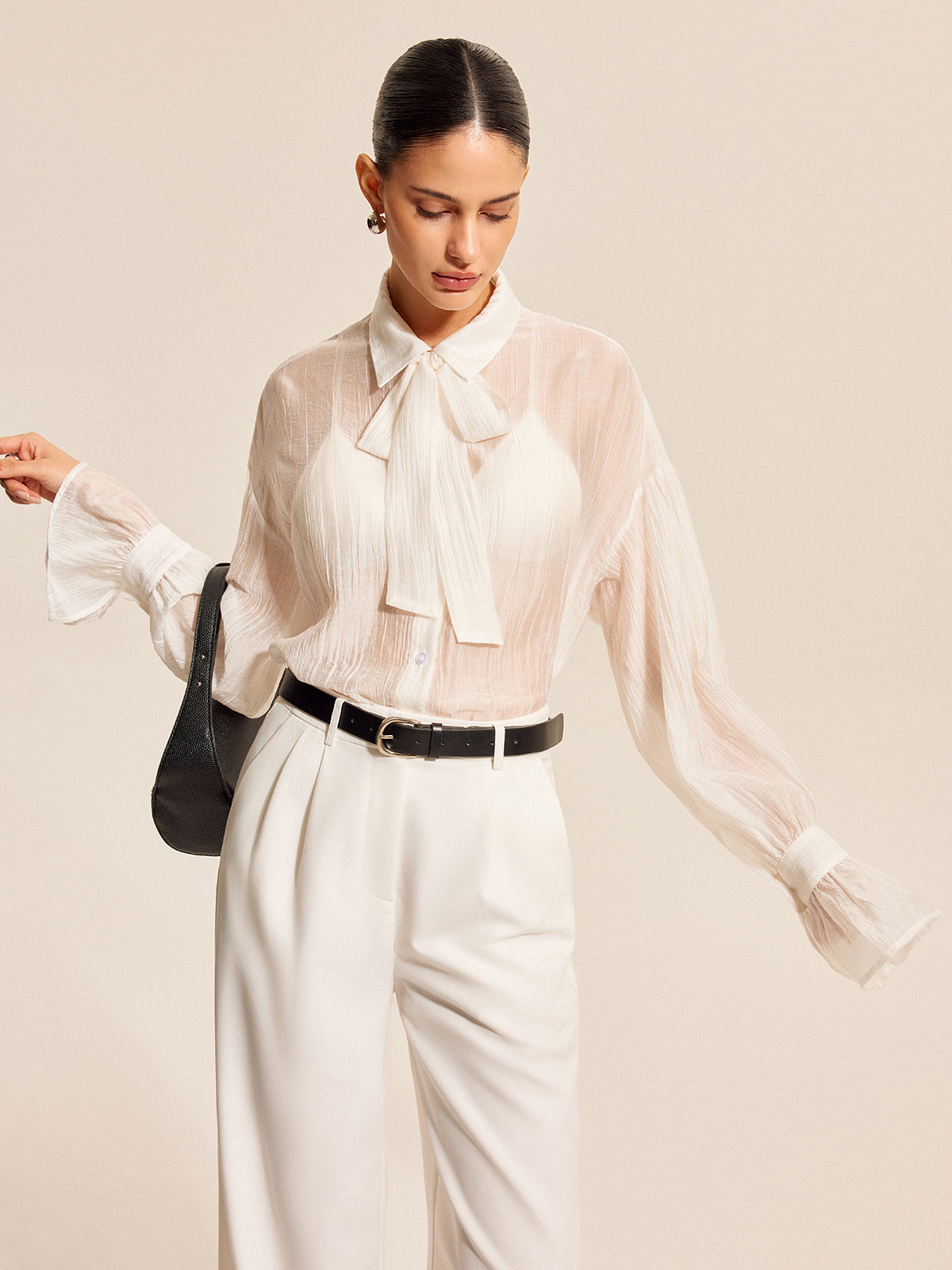 Transparente Bluse mit Fliege