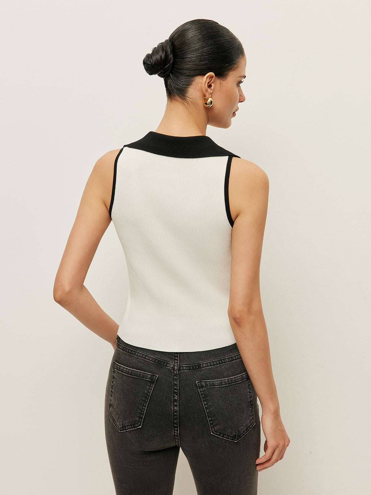 Contrast Trim Collar Buttoned Knitted Vest