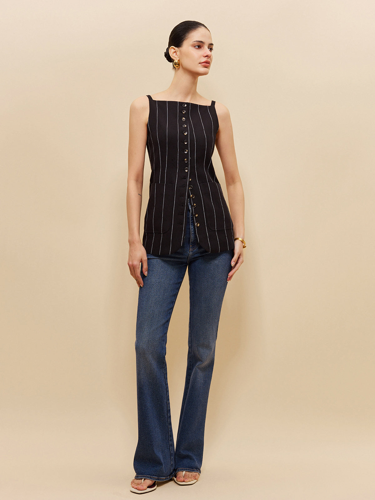 Linen and Cotton Sleeveless Buttoned Vest
