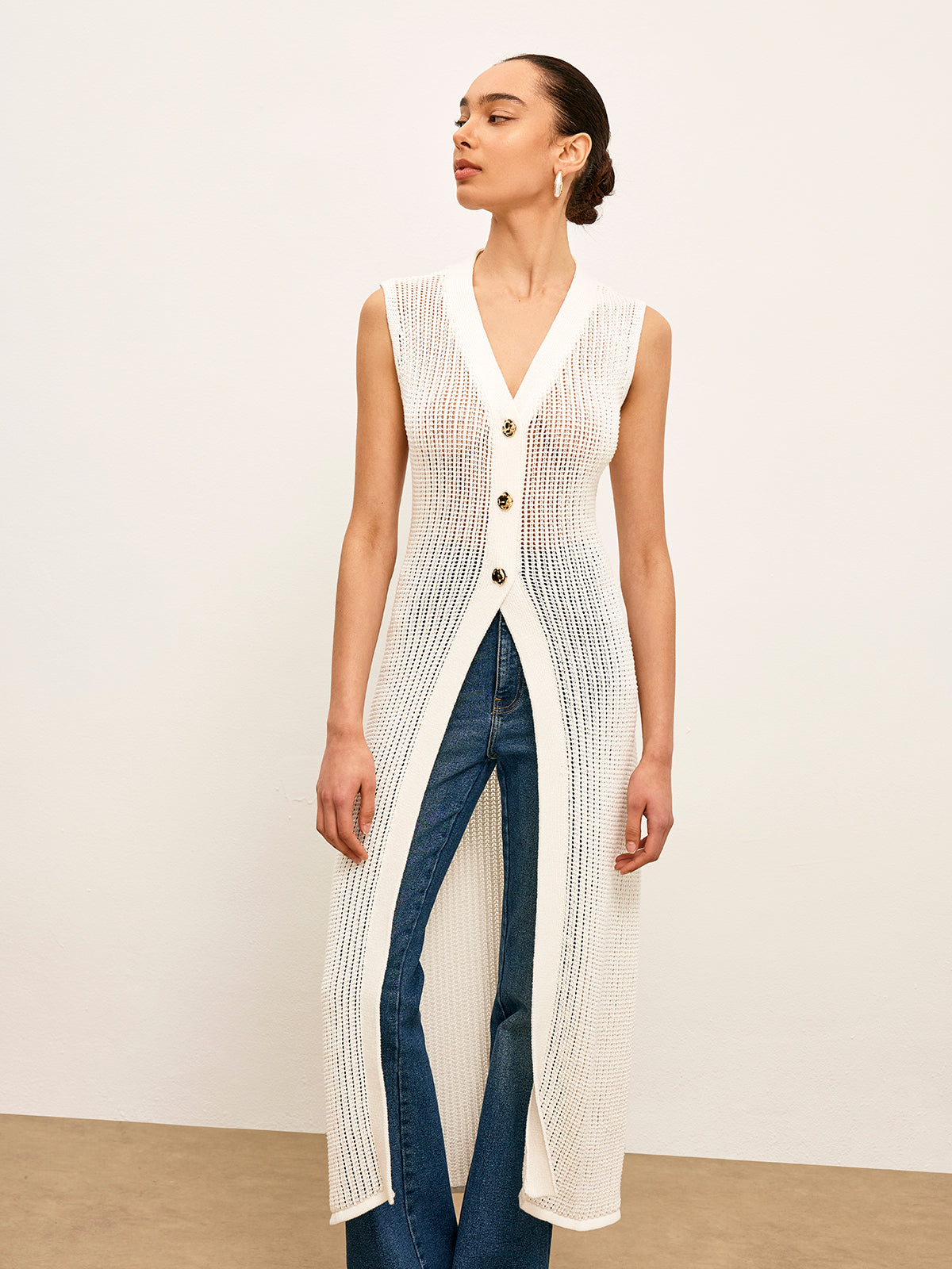 Ärmelloser Strickcardigan mit hohlen Metalldetails