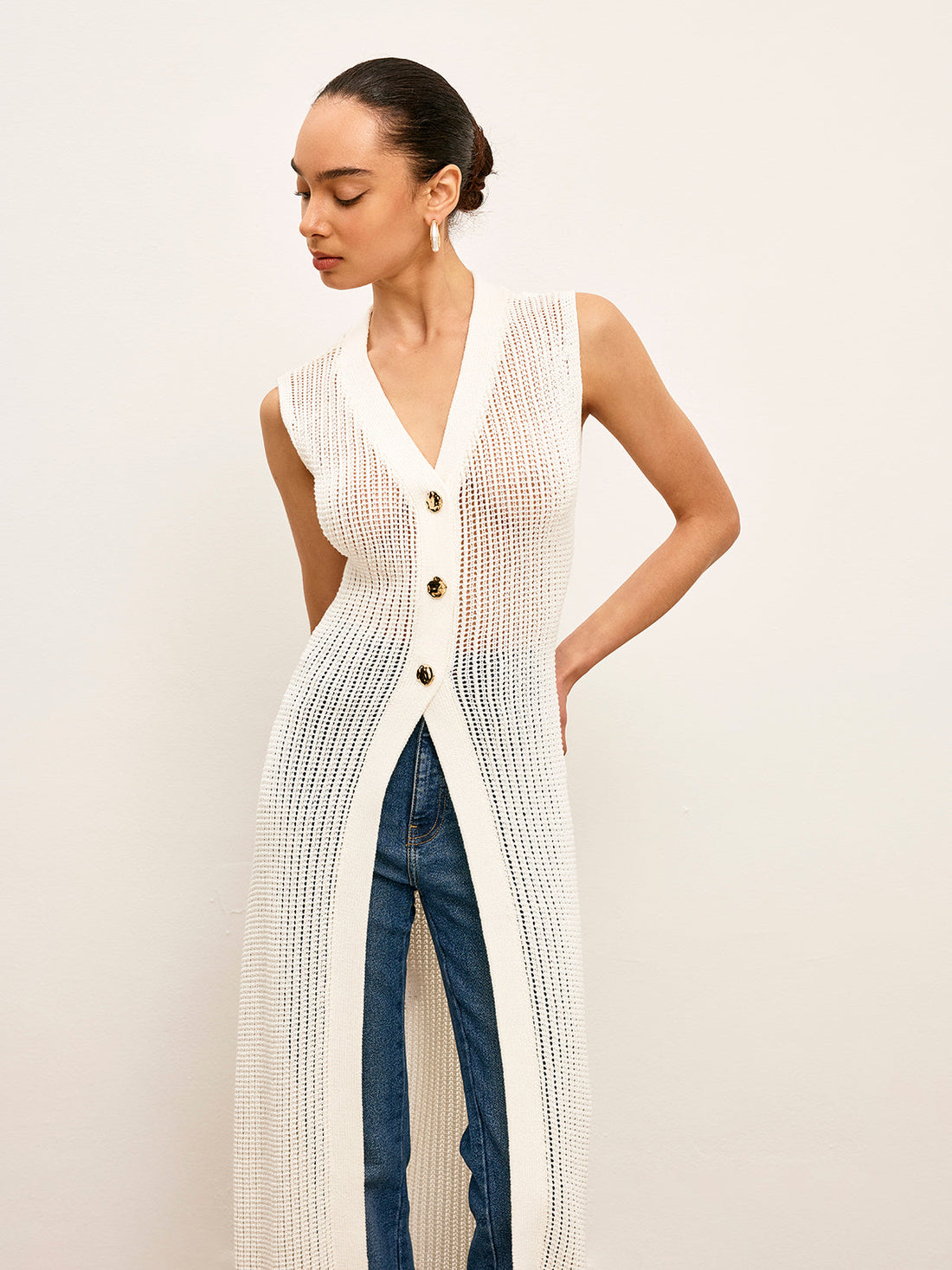 Knitted Sleeveless Cardigan with Hollow Metal Details