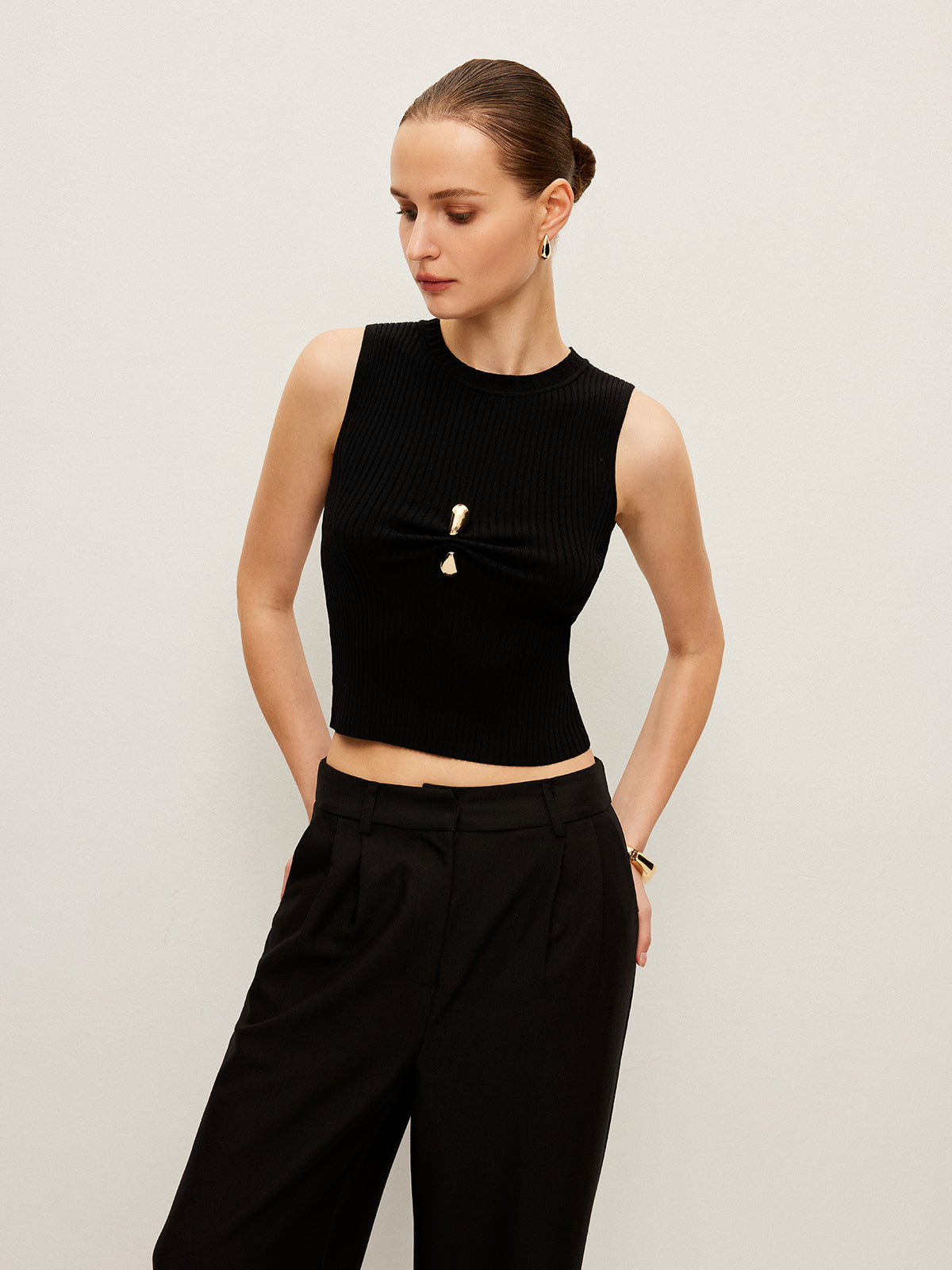 Gerippte Strickweste mit Metalldetails