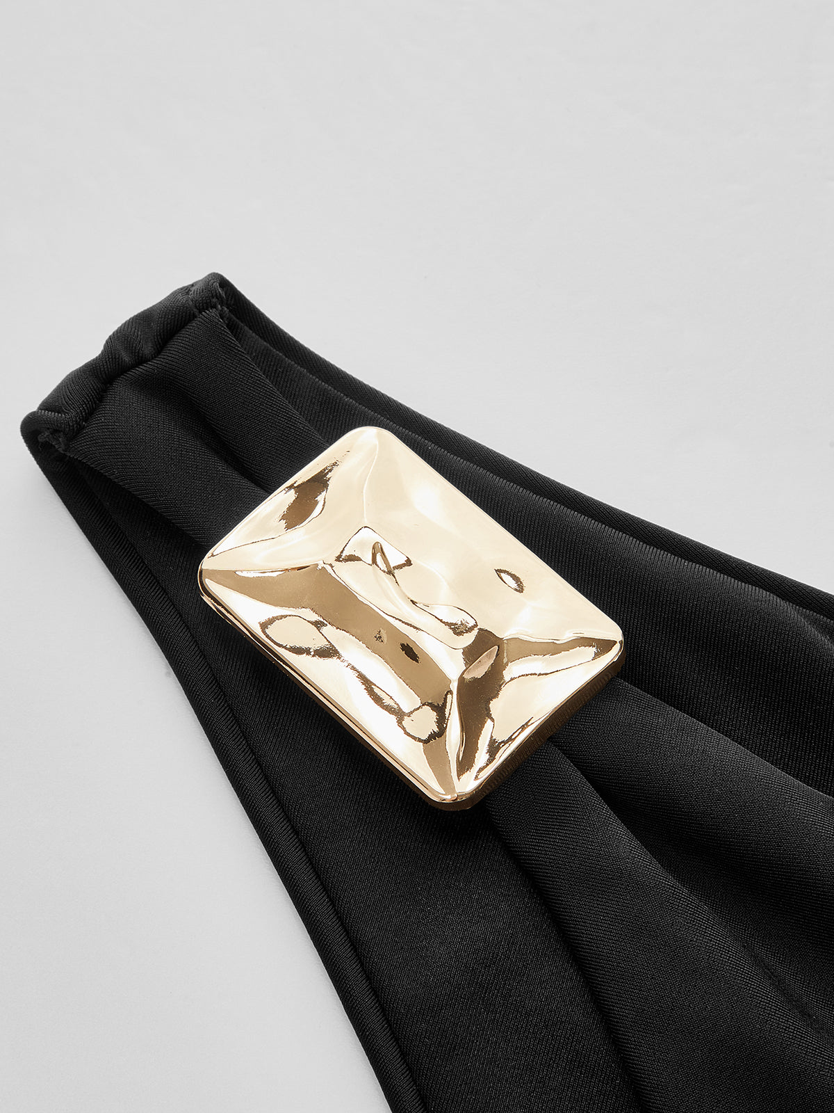 Bikinihose mit goldfarbenen Metallic-Details
